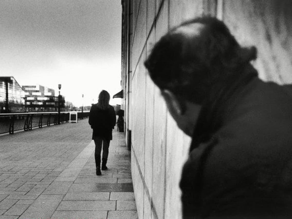Почему мерещатся люди. Сталкинг. Stalking. Сталкинг преследование.