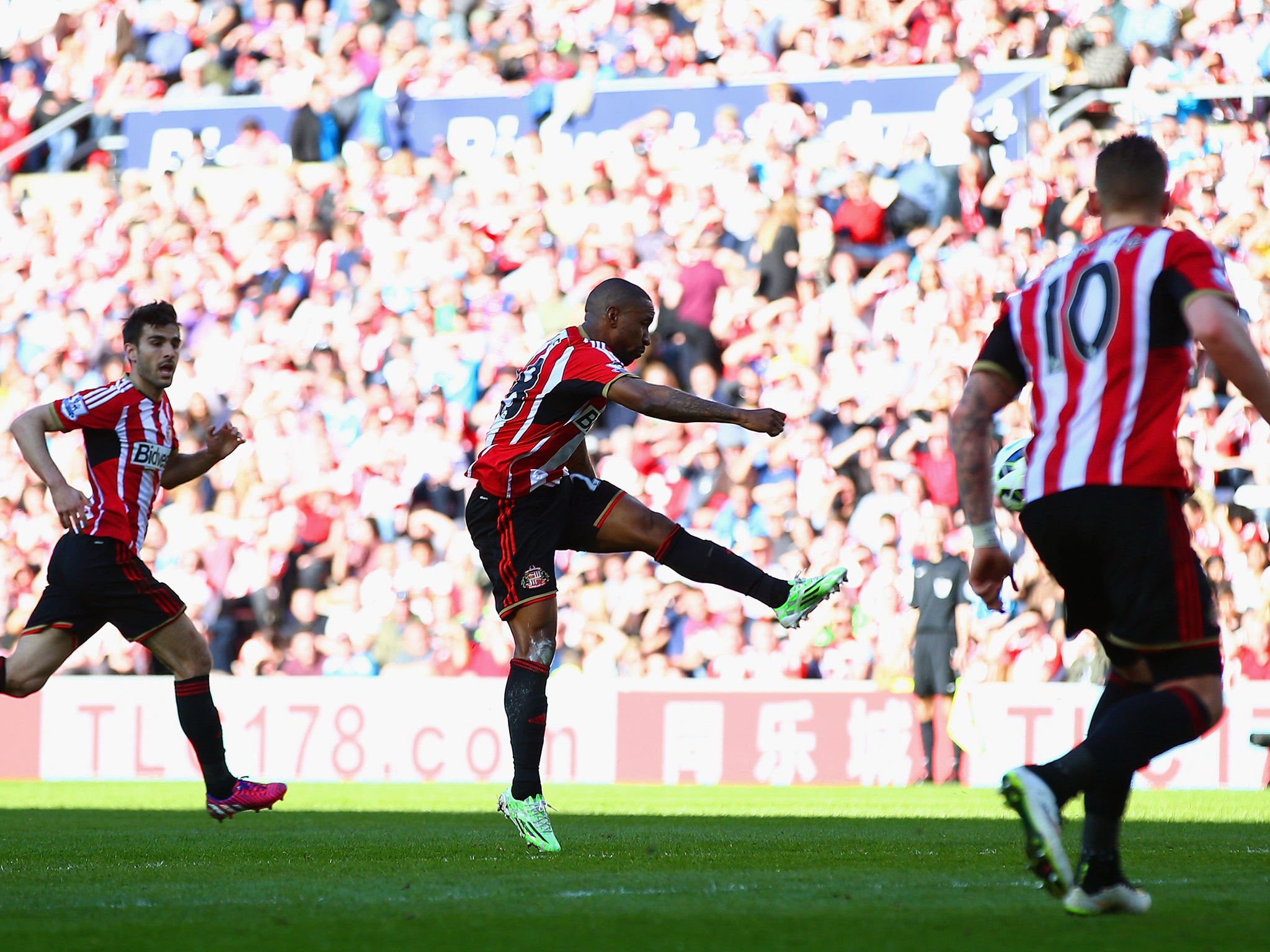 Jermain Defoe strikes the opener against Newcastle