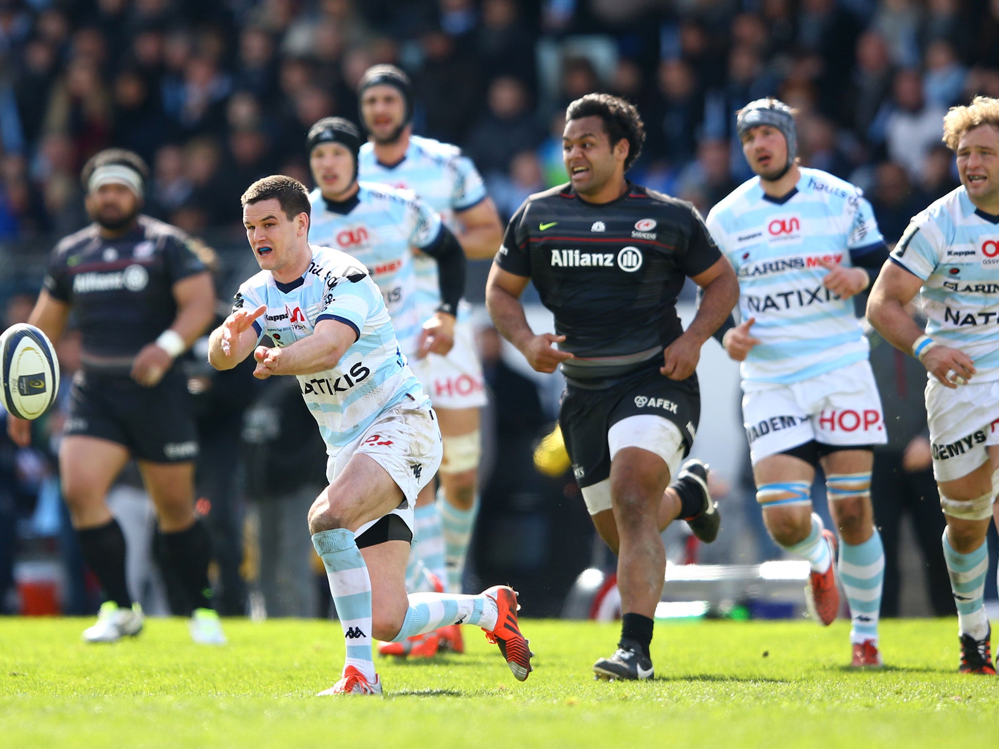 Jonathan Sexton makes a pass for Racing Metro