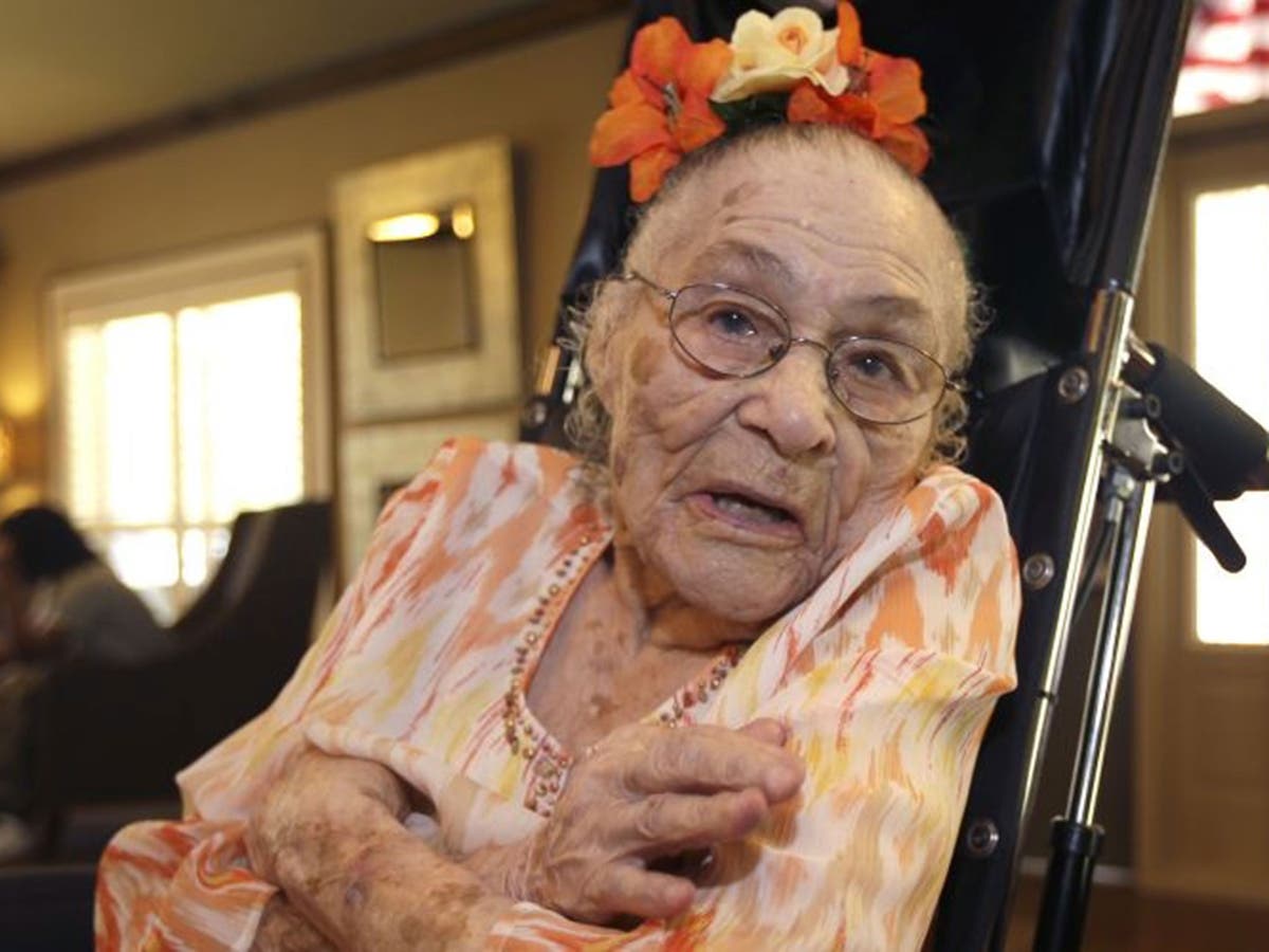 Worlds Oldest Woman Gertrude Weaver Dies Aged 116 The Independent The Independent 