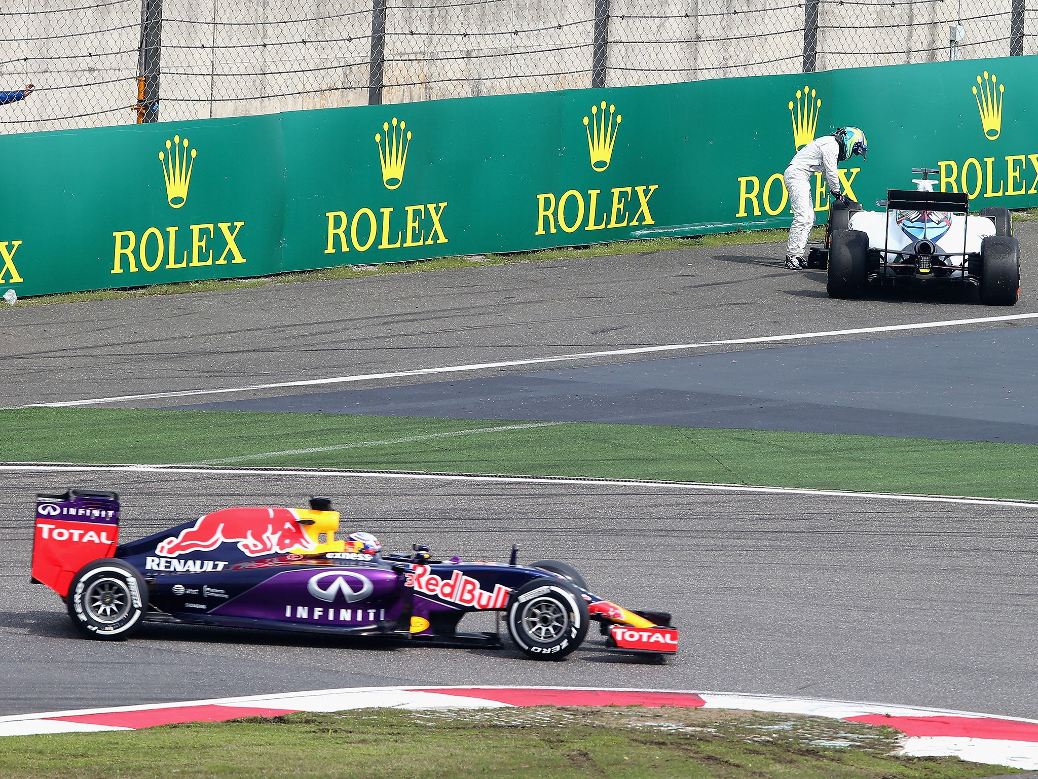 Daniel Ricciardo suffered reliability woes, while Felipe Massa spun off