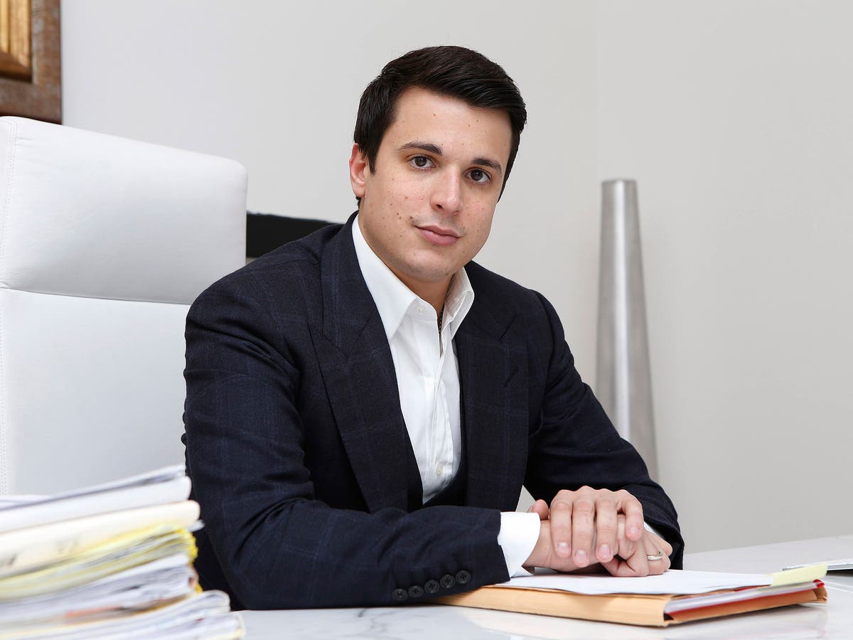 лица обычных людей. обычный человек. портрет человека. People пуховик чей бренд. фотографии людей.