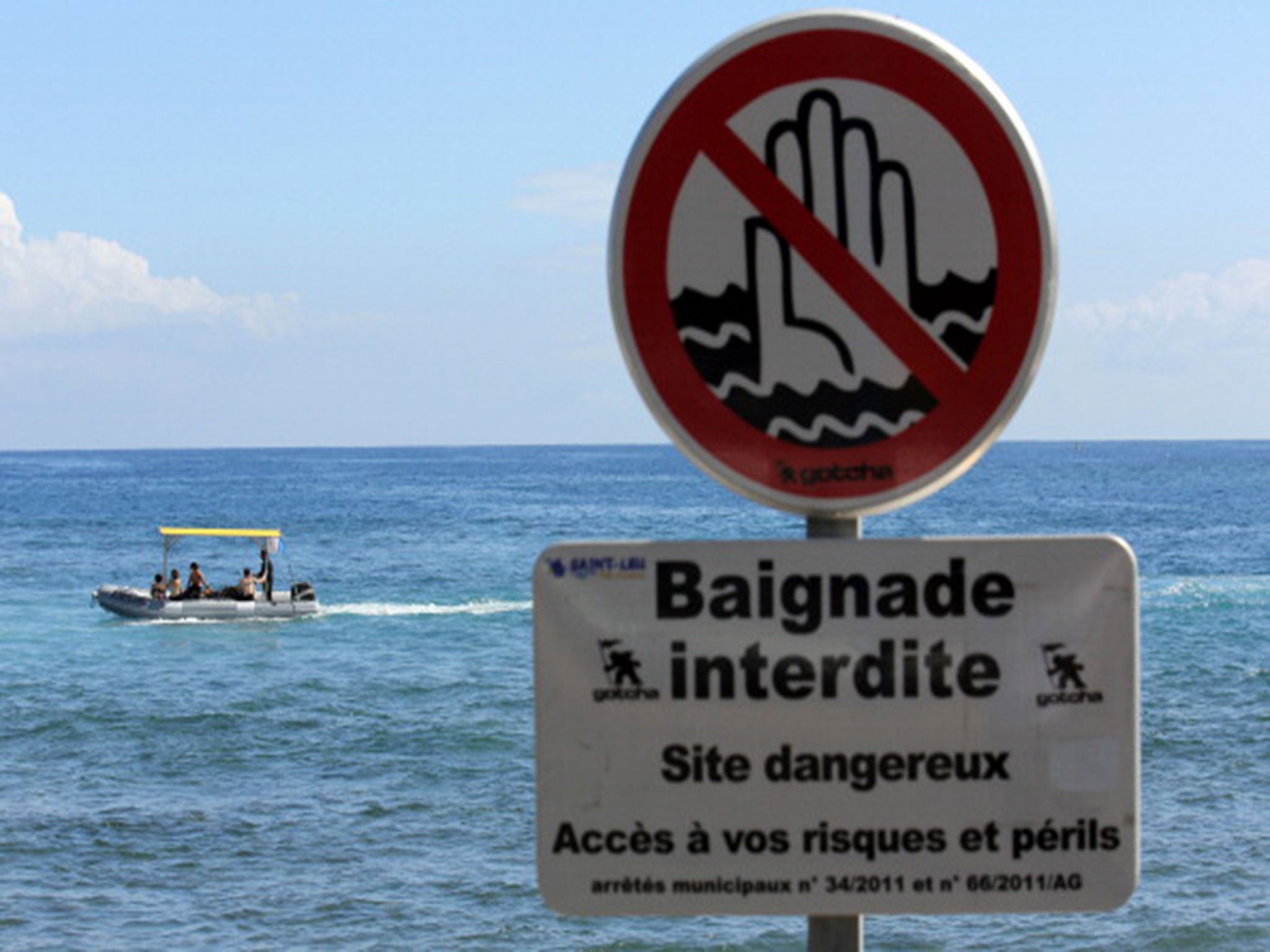 Swimming had previously been prohibited on Saint-Leu de La Réunion beach