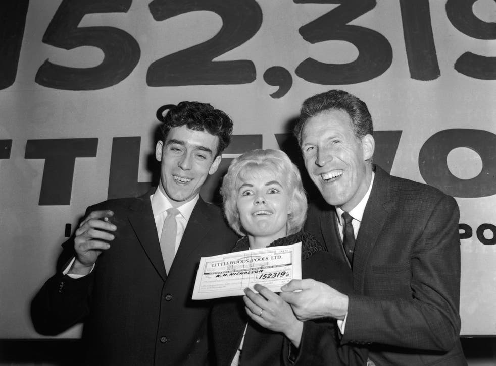 Viv and Keith Nicholson receive their cheque for £152,319 from Bruce Forsyth in 1961