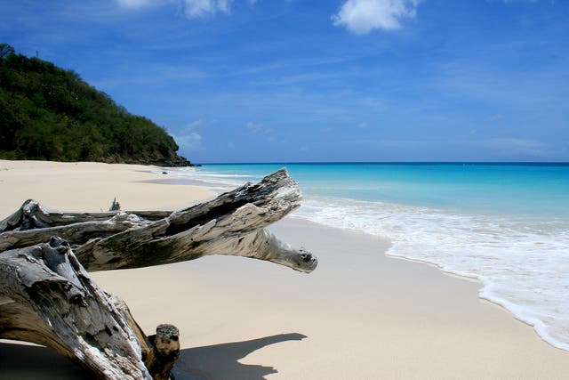Deserted beach (Antigua and Barbuda Tourism Authority)