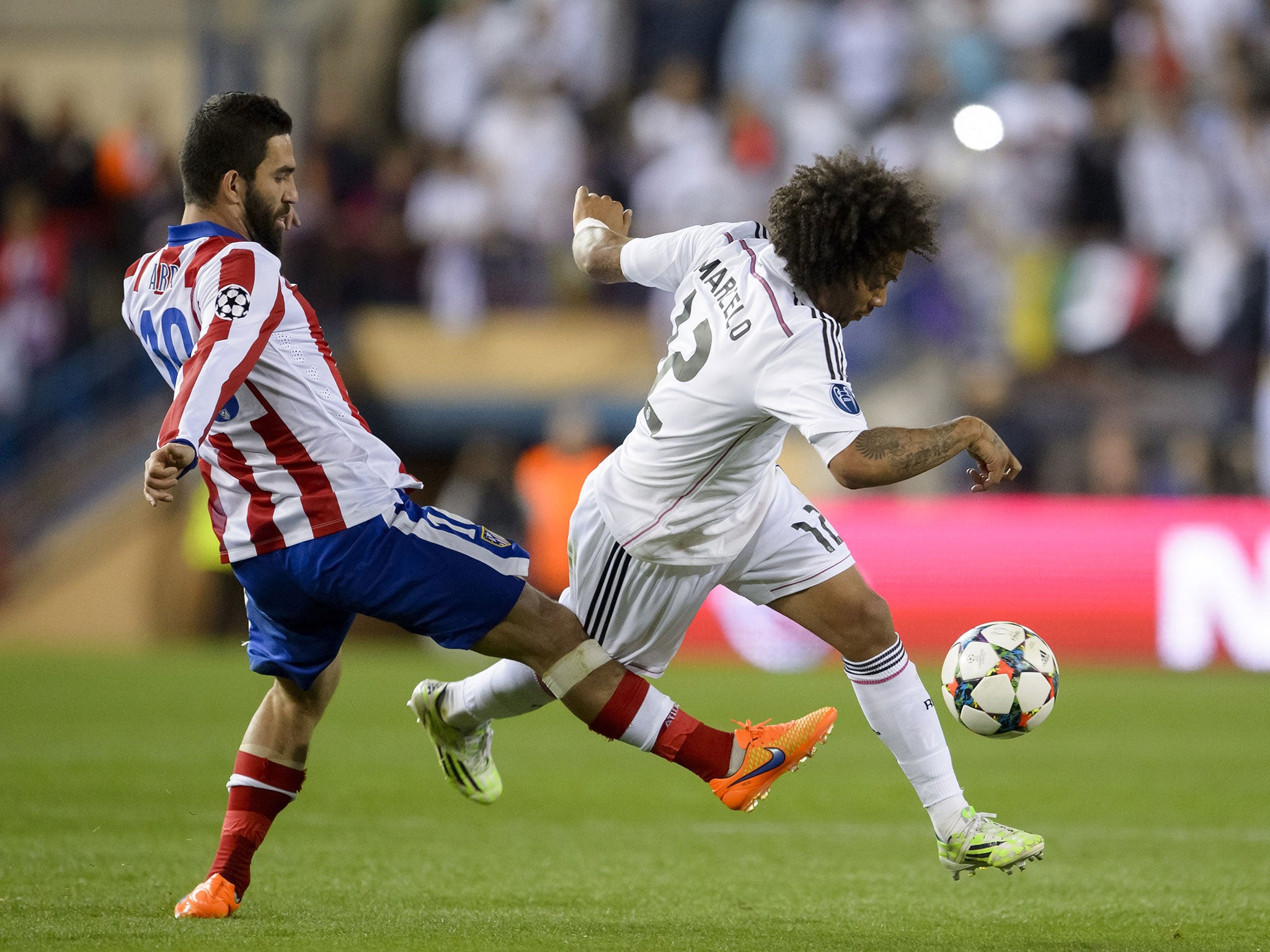 Marcelo takes on Arda Turan