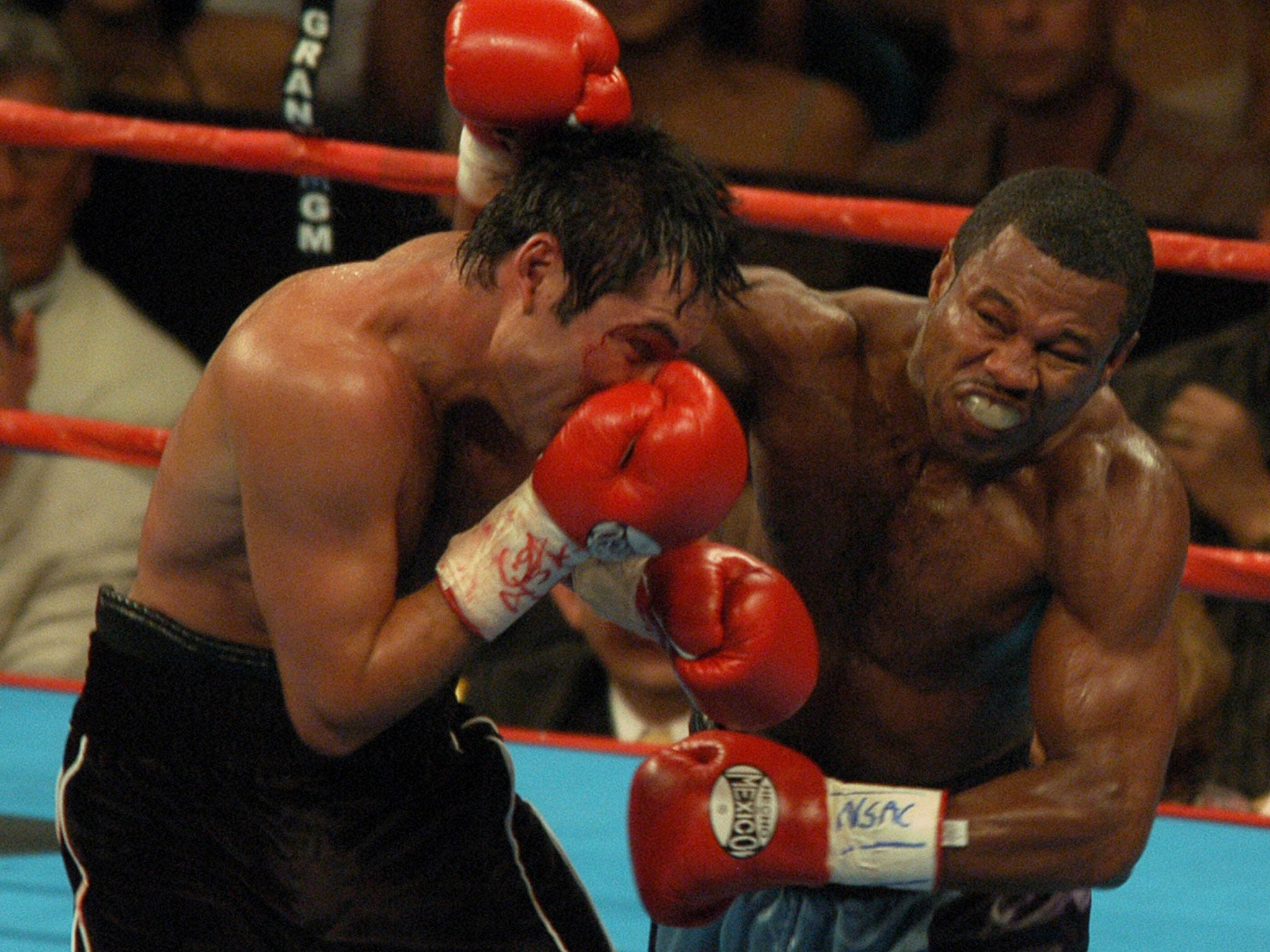 Mosley defeated De La Hoya for a second time in 2003