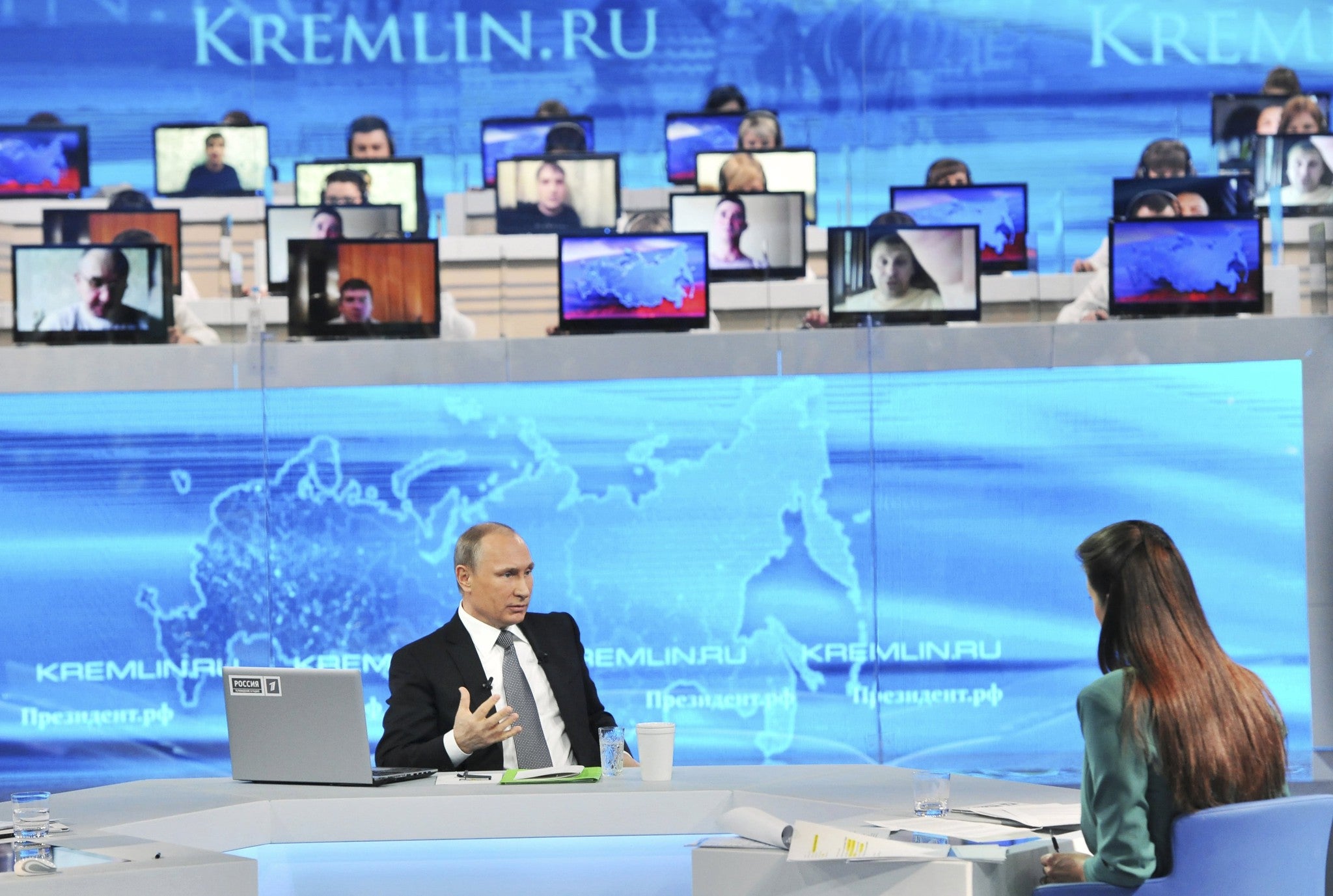 Russian President Vladimir Putin (L) takes part in a live broadcast nationwide call-in in Moscow April 16, 2015