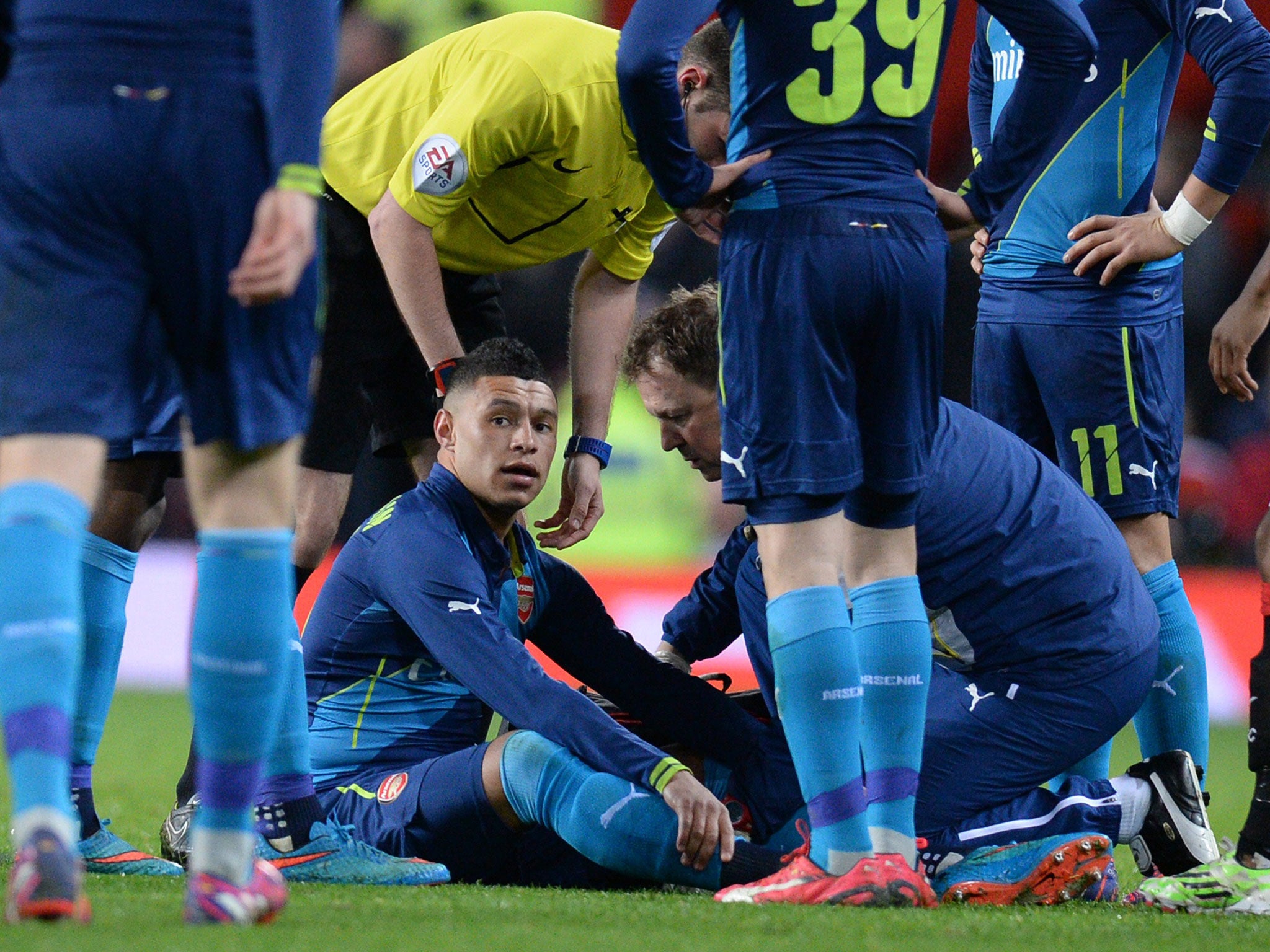 Alex Oxlade-Chamberlain injured his groin against Manchester United