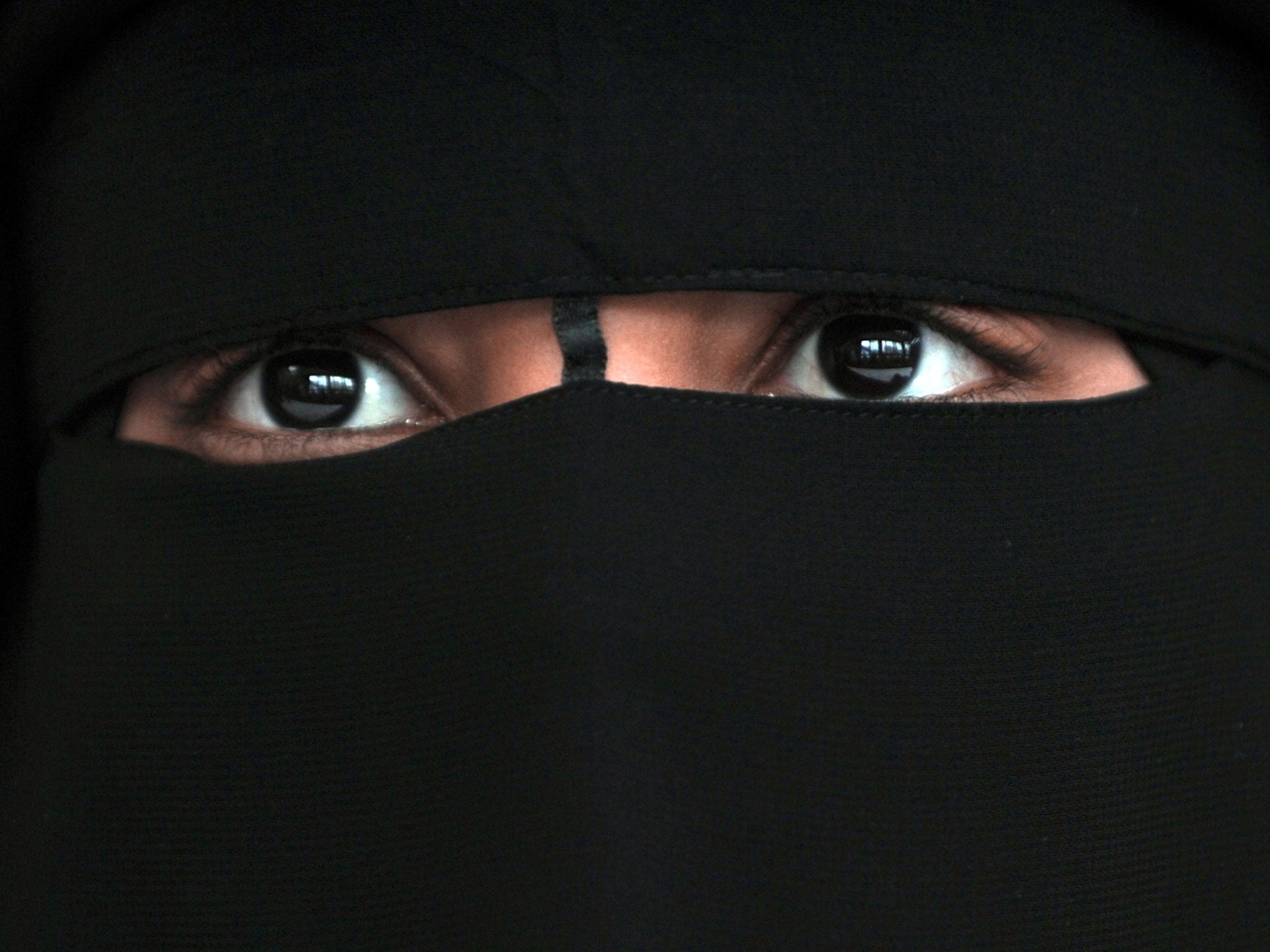 Judges must respect women to choose to cover their faces in court, a senior judge has said