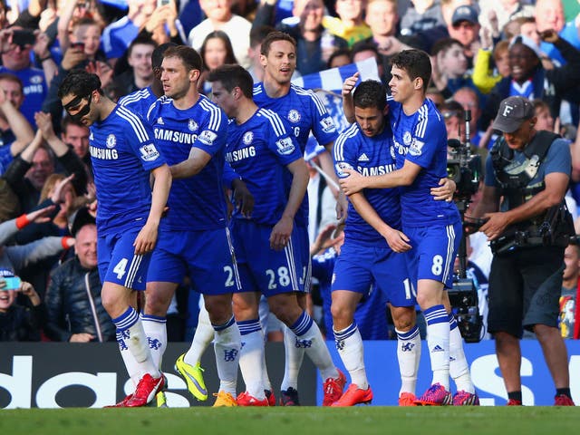 Chelsea celebrate after Eden Hazard scores the winner against Manchester United