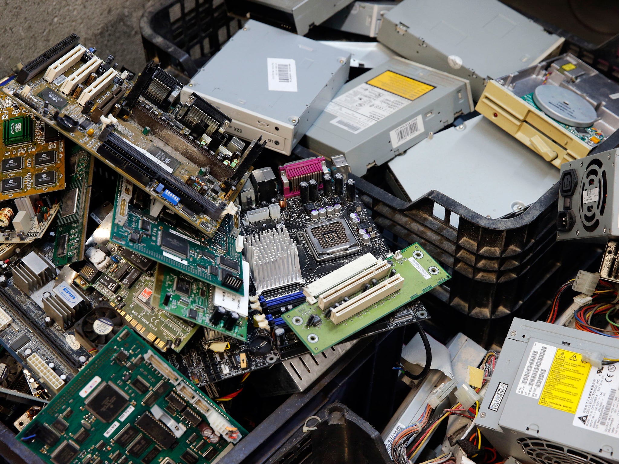 The total weight of the world’s e-waste for 2014 is 41.8 million tons