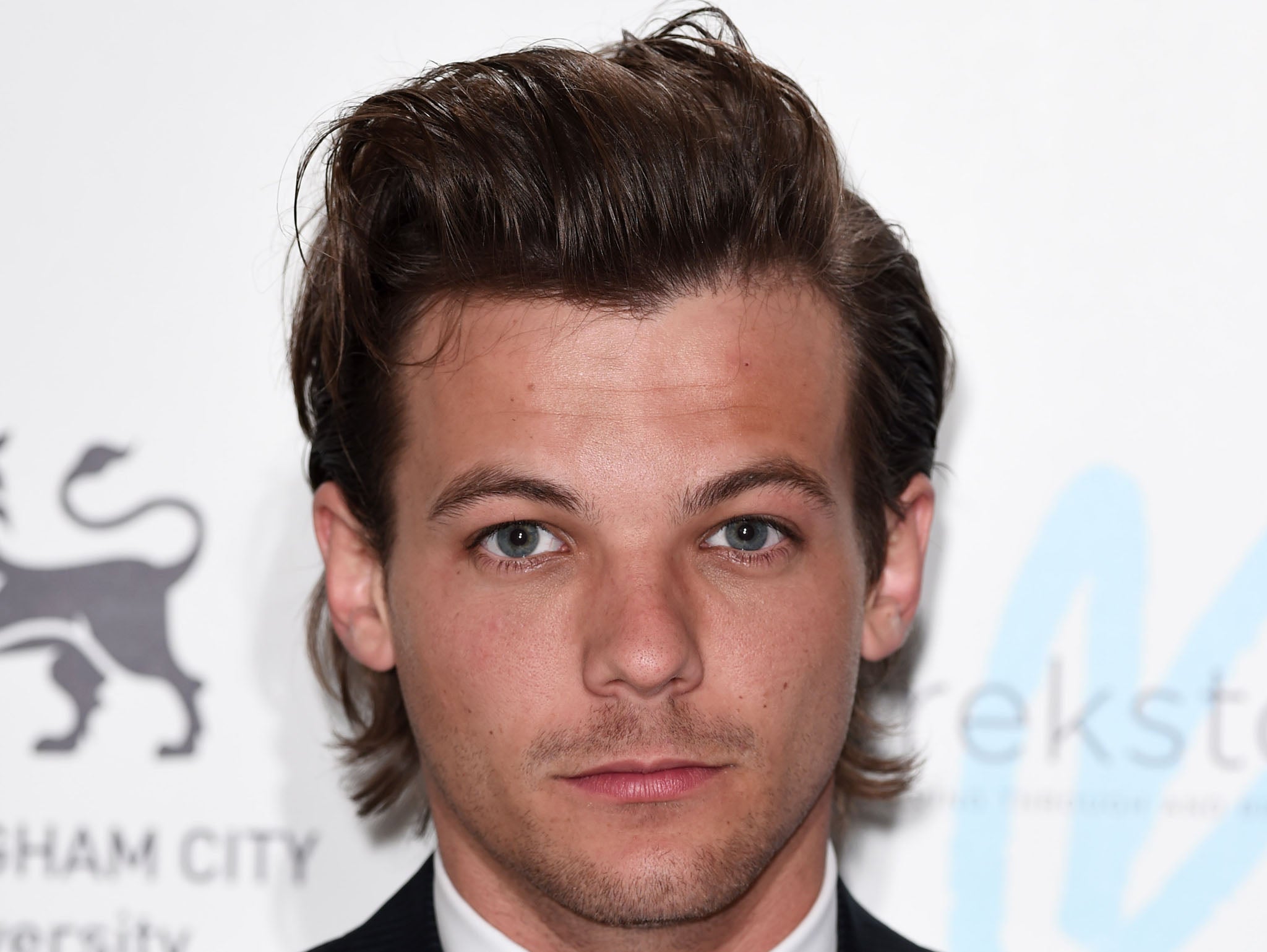 Louis Tomlinson Addresses ENGAGEMENT Rumors! 