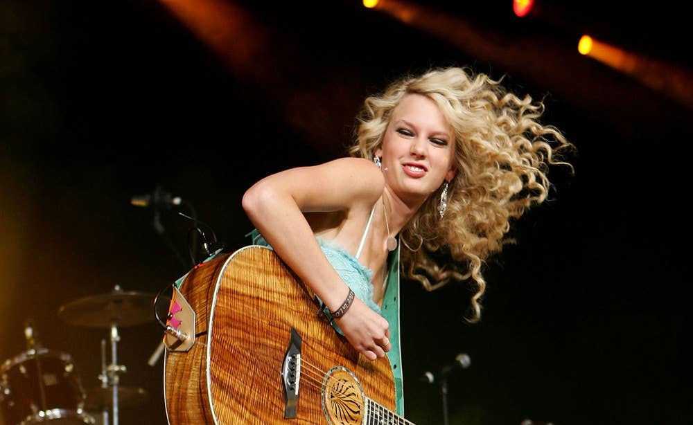 Taylor Swift buys own porn site domain names ahead of ...
