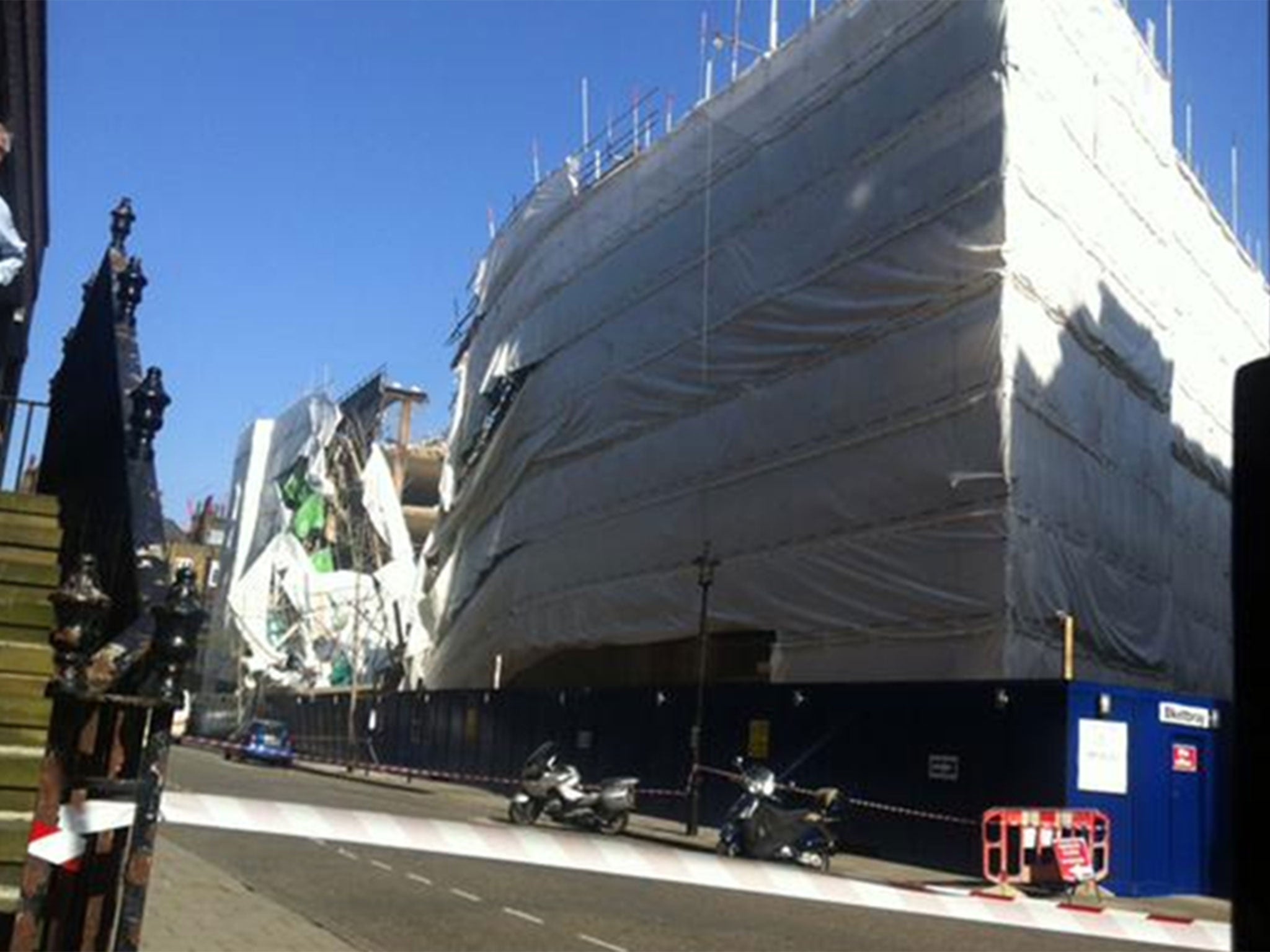 The scene on the junction between Serle Street and Portugal Street (Image: Twitter/@m_w_thompson)