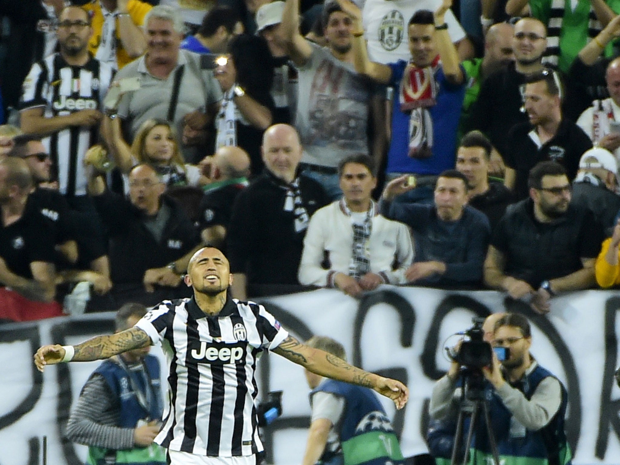 Juventus midfielder Arturo Vidal celebrates hiss goal against Monaco