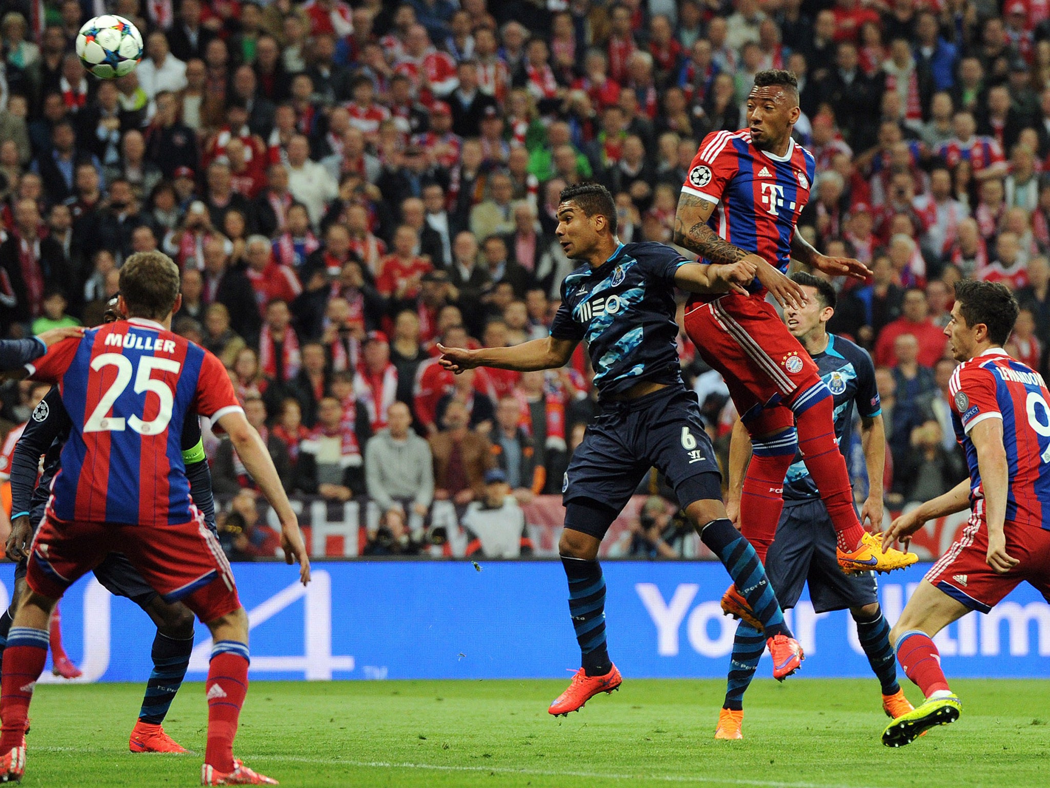 Thomas Muller Grabs Megaphone To Lead Bayern Munich Chants After Brilliant 6 1 Champions League Victory Over Porto The Independent