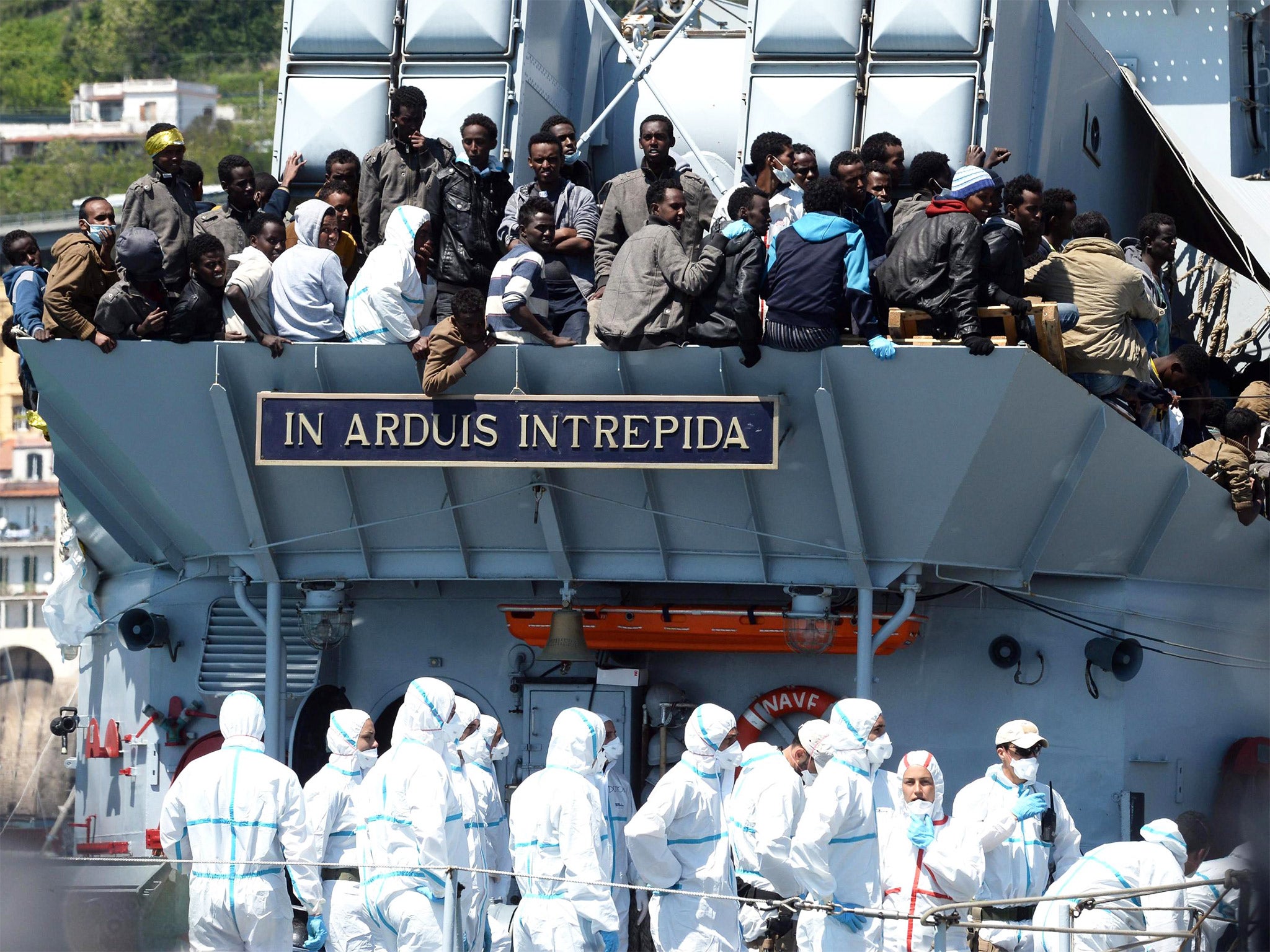 The Italian navy rescues 545 migrants in Salerno