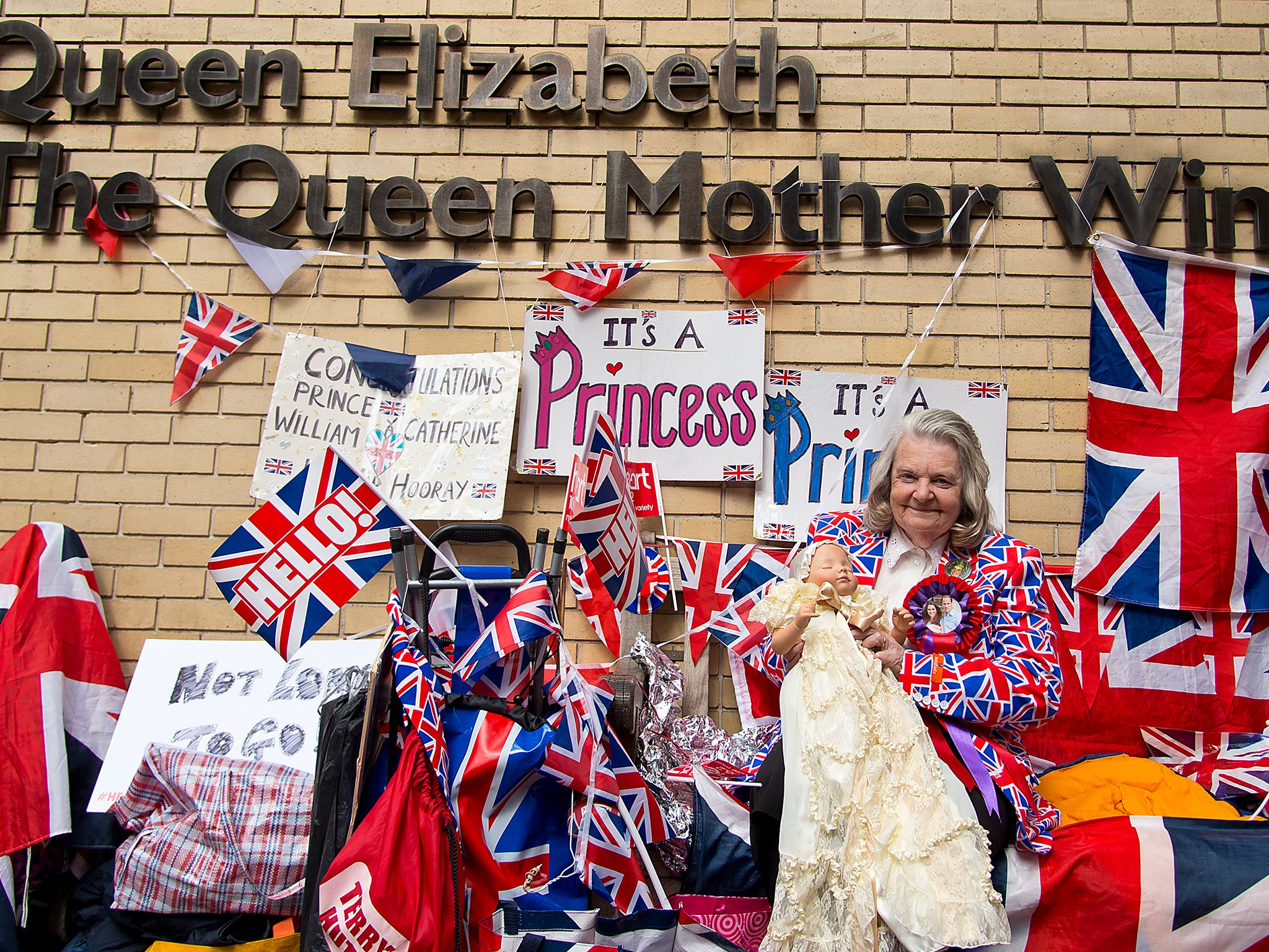 Royal well wishers wait outside the Lindo Wing of St Marys Hospital ahead of the royal birth