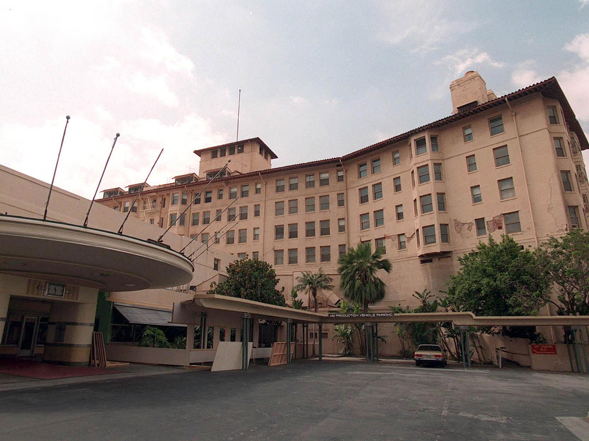 On 5 June, 1968, who died in the kitchen of the Ambassador Hotel (pictured) in Los Angeles?