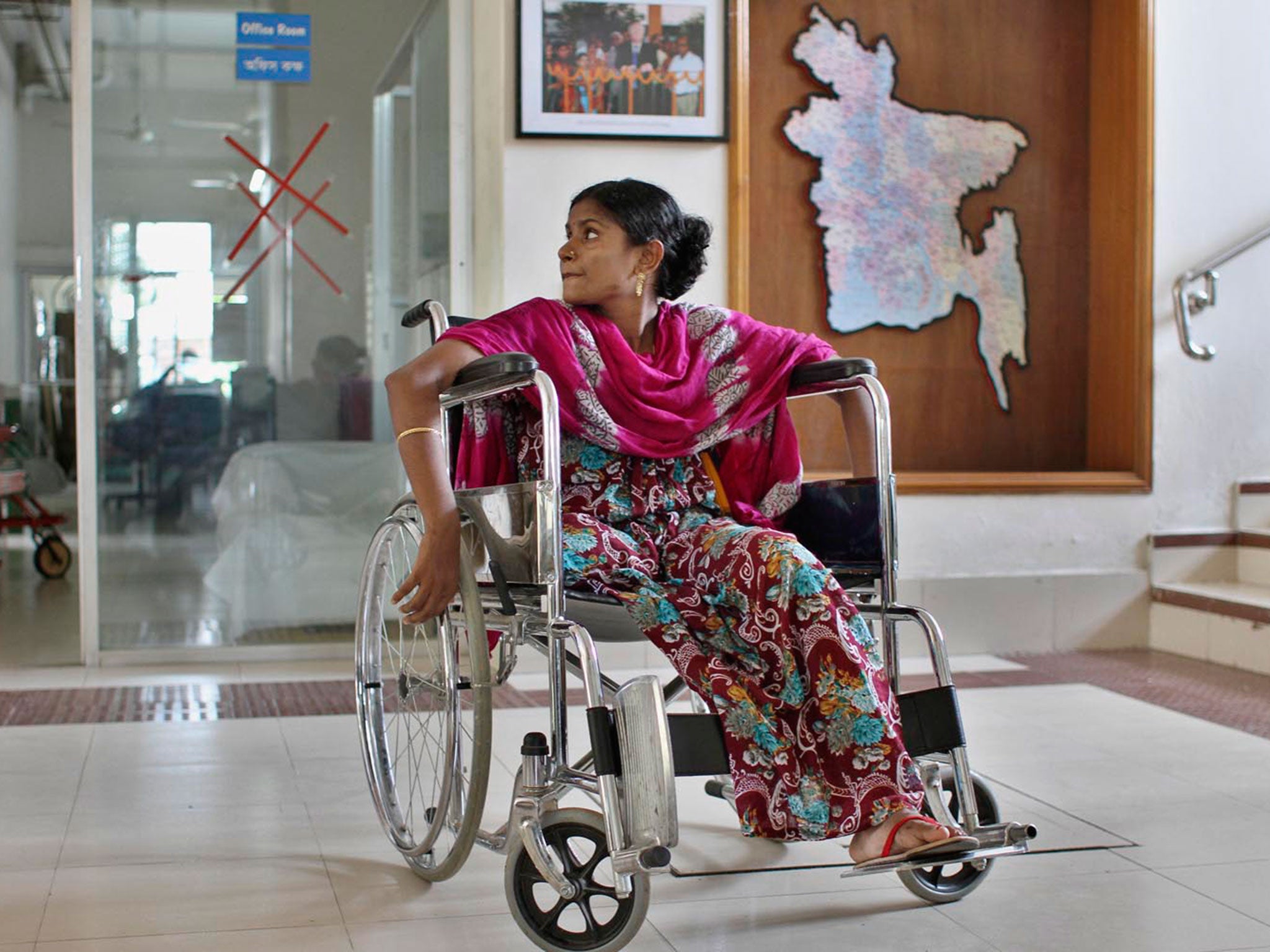 Arotee, garment worker, lost her leg at Rana Plaza collapse on 24 April 2013, now she has an artificial leg © Nashirul Islam