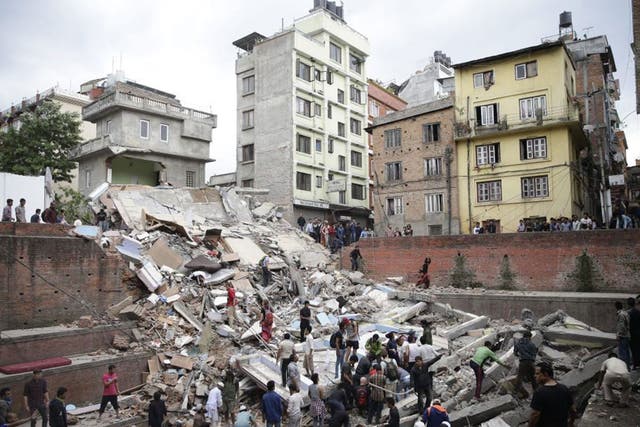 People search for survivors stuck under the rubble of a destroyed building, after an earthquake caused serious damage in Kathmandu, Nepal, 25 April 2015.