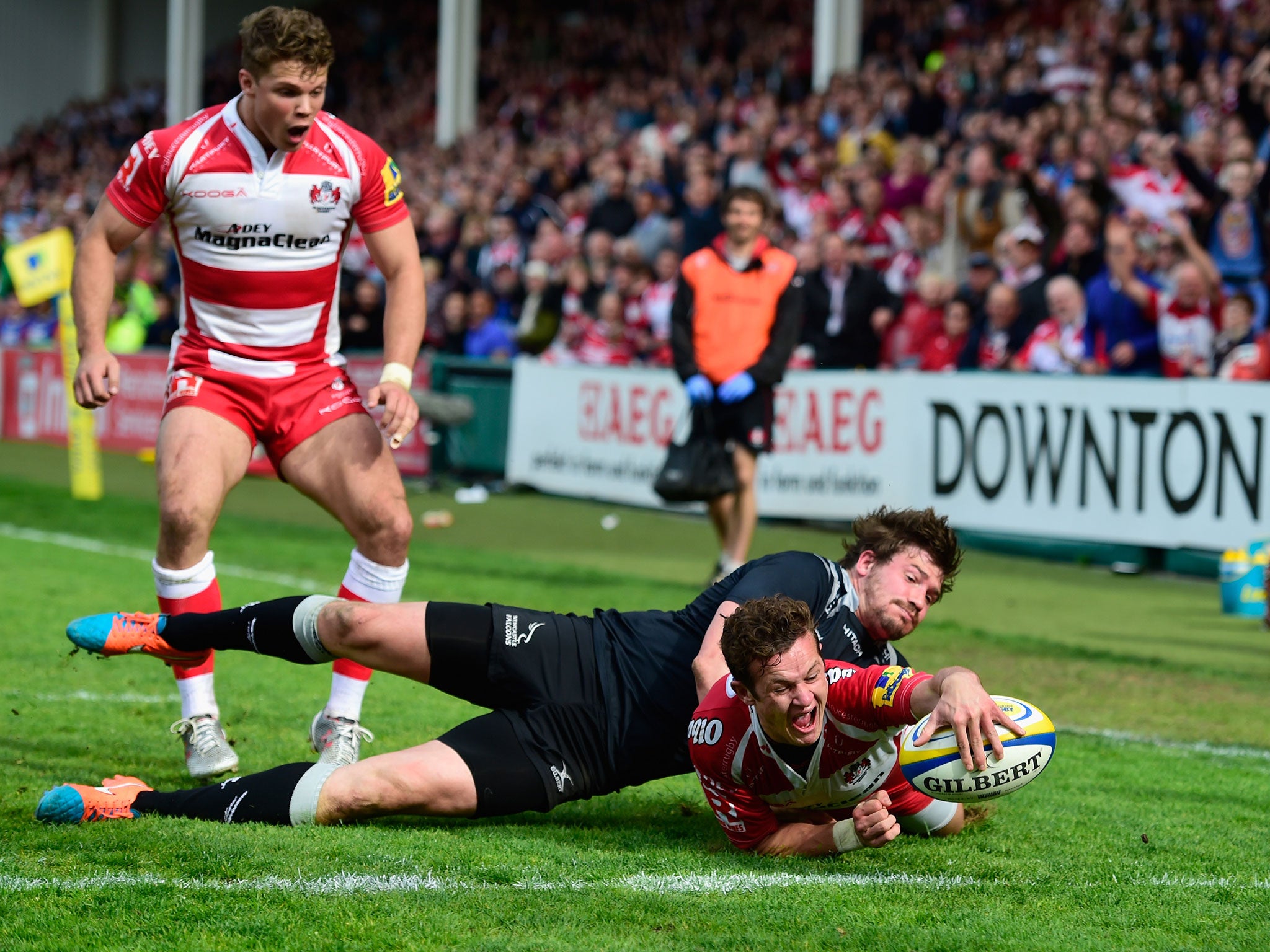 Billy Burns touches down the deciding try to win the game for Gloucester
