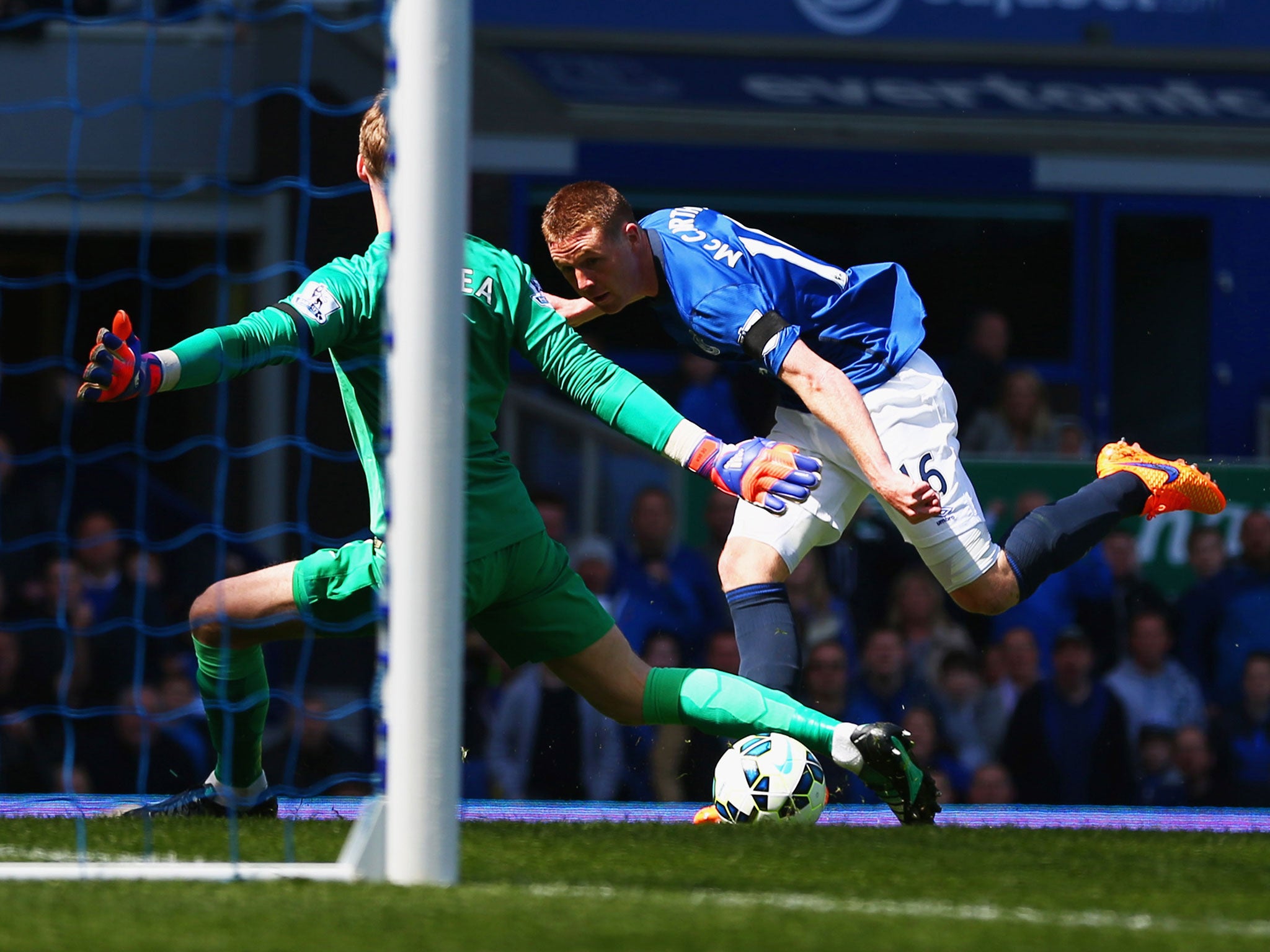 James McCarthy puts Everton in front