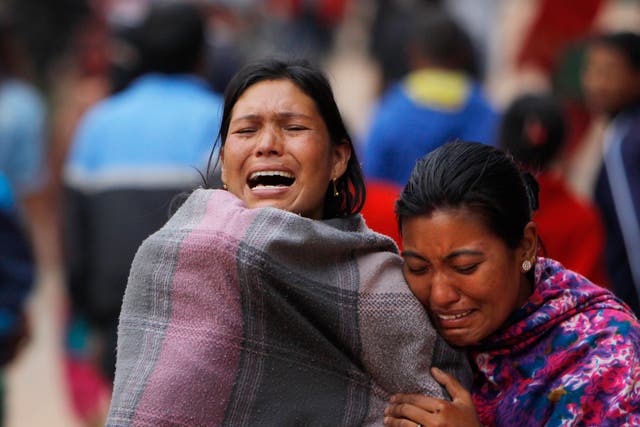 Family members break down during the cremation of an earthquake victim in Bhaktapur 