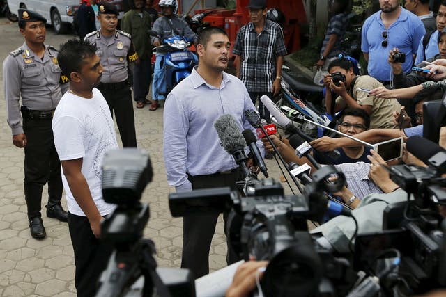 Chintu Sukumaran (L), brother of Myuran Sukumaran, stands next to Michael Chan, brother of Andrew Chan in Indonesia on 26 April, 2015