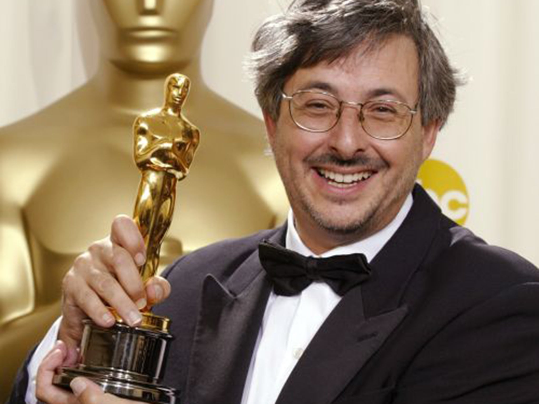 Lesnie with his Oscar in 2002: Peter Jackson spoke of his ‘infectious laugh’ and ‘quiet wisdom’