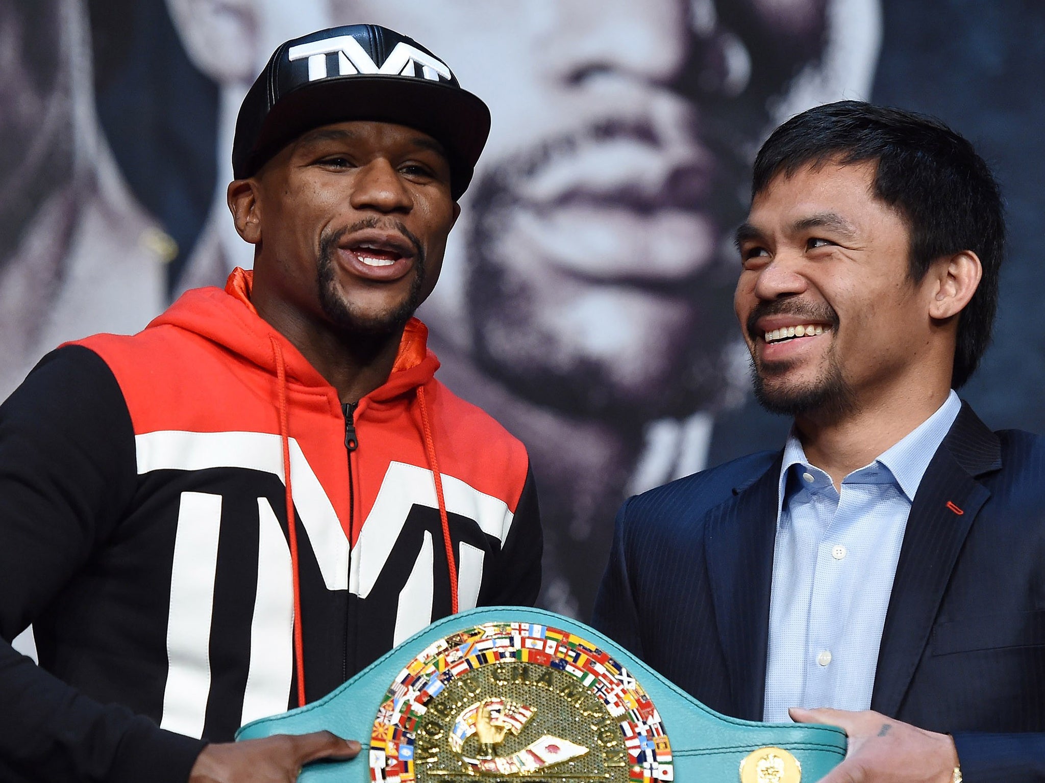 Floyd Mayweather Jr and Manny Pacquiao pose with a WBC championship belt