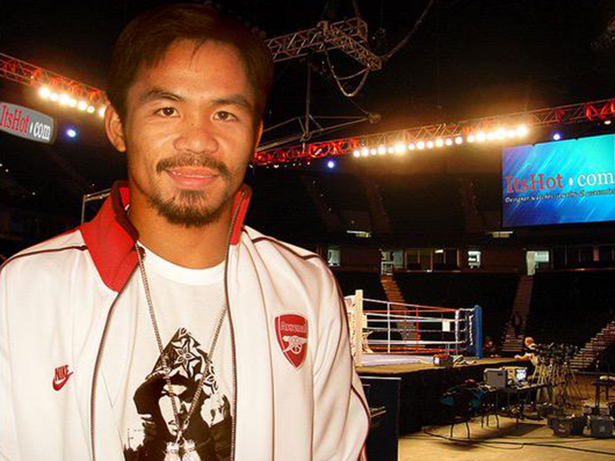 Manny Pacquiao pictured in an Arsenal shirt