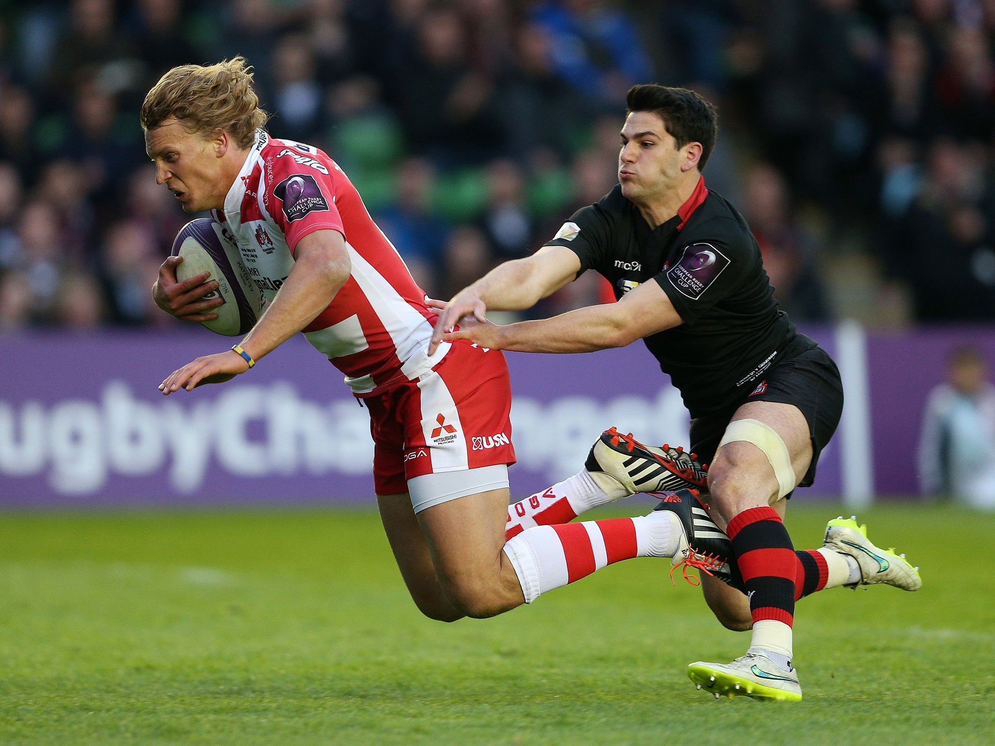 Twelvetrees races past Edinburgh’s Phil Burleigh to score the opening try