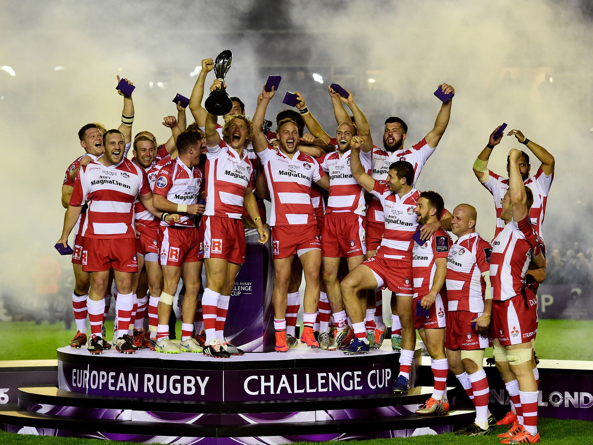 Gloucester celebrate as Billy Twelvetrees lifts the European Challenge Cup