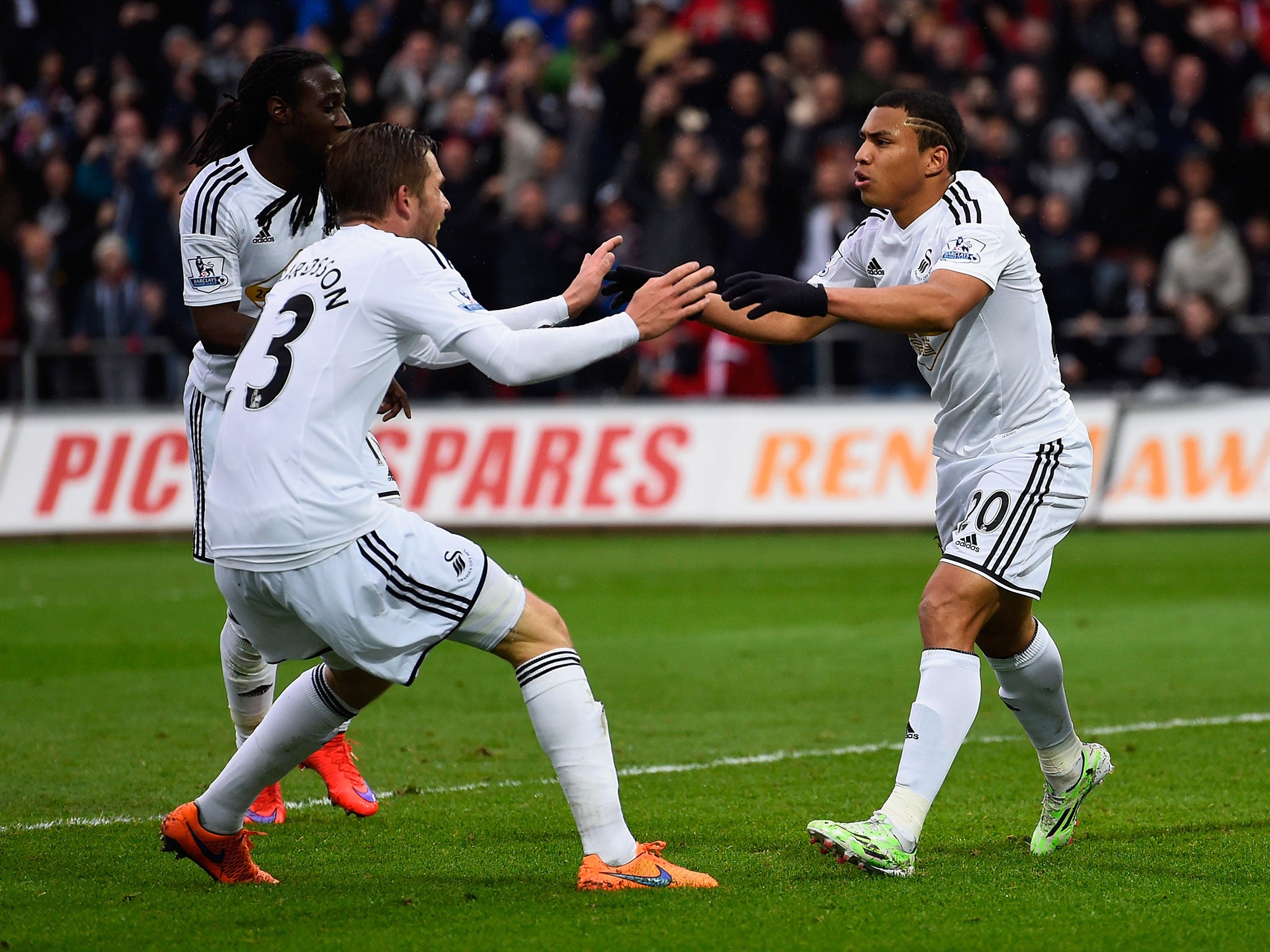 Jefferson Montero celebrates scoring for Swansea