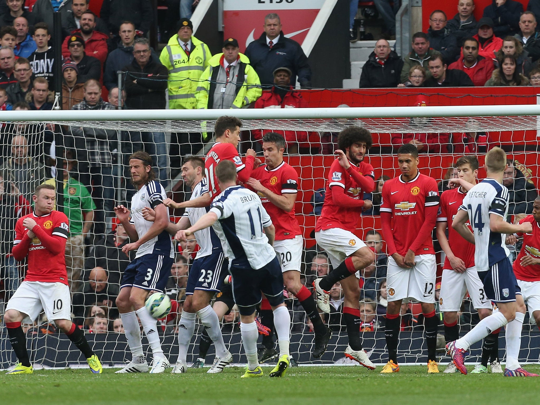 Chris Brunt's free-kick deflects off Jonas Olsson to beat David De Gea