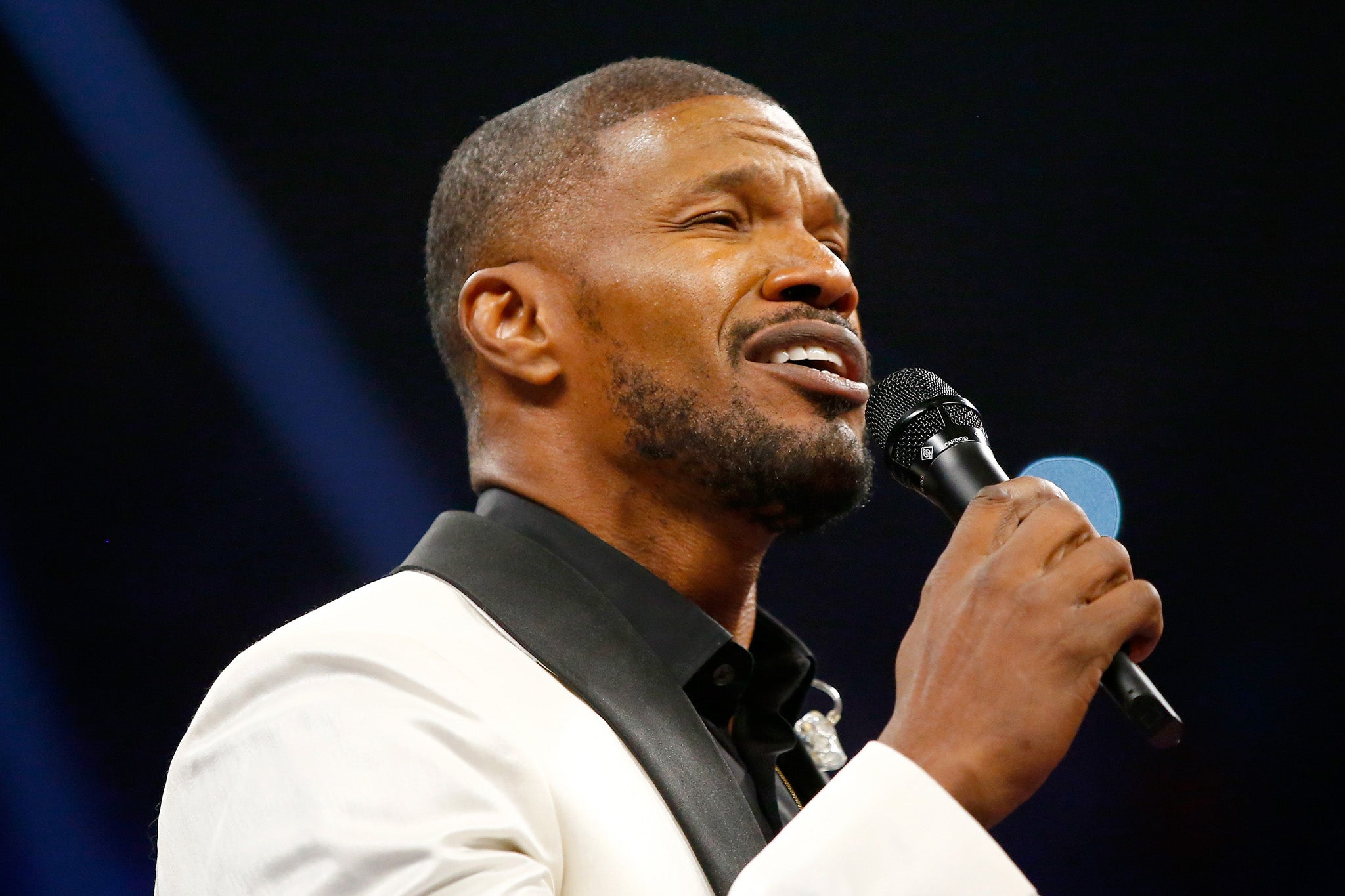 Jamie Foxx sings the US national anthem Mayweather vs Pacquiao