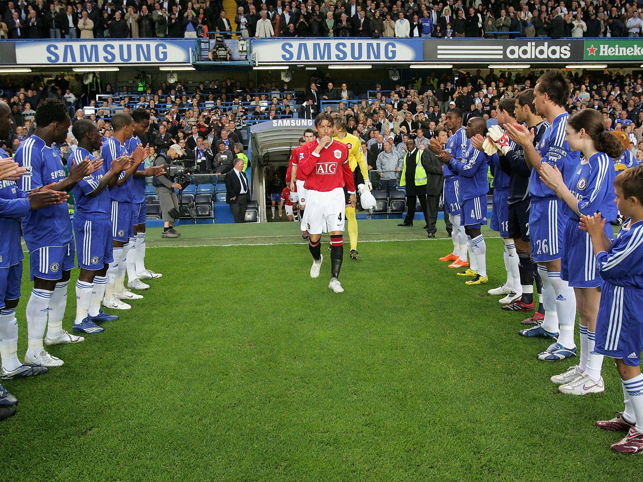 Chelsea had to give Manchester United a guard of honour in 2007