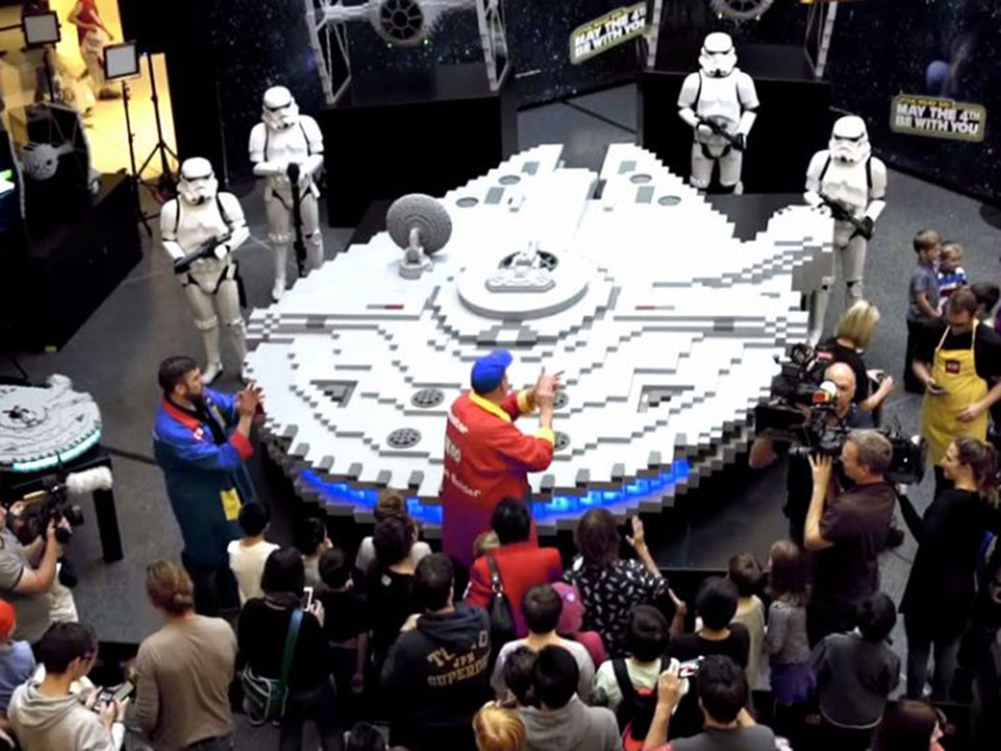 The world's biggest Millennium Falcon model (Lego)