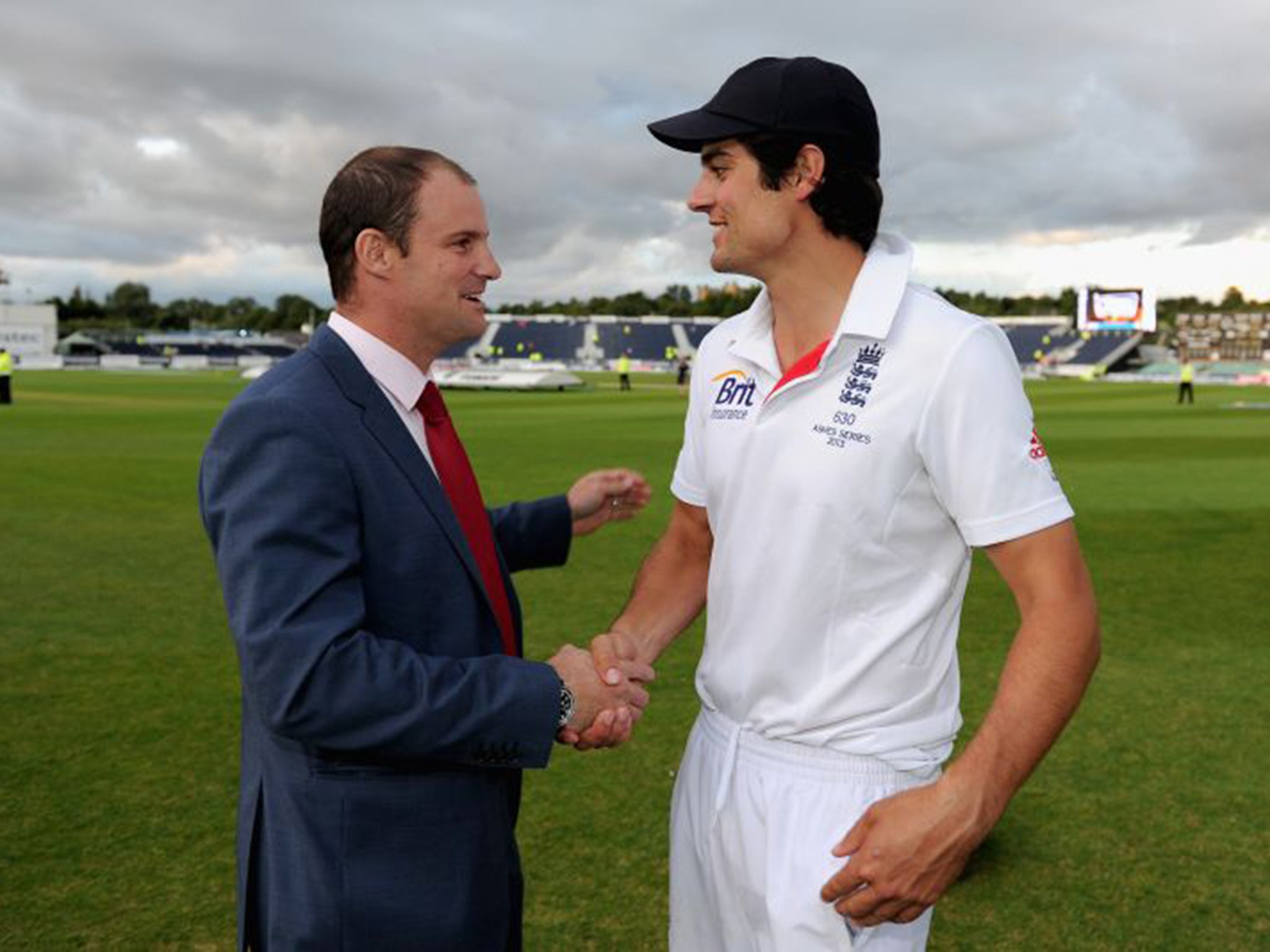 Andrew Strauss congratulates Alastair Cook after England beat Australia in Durham during the 2013 Ashes (Getty)