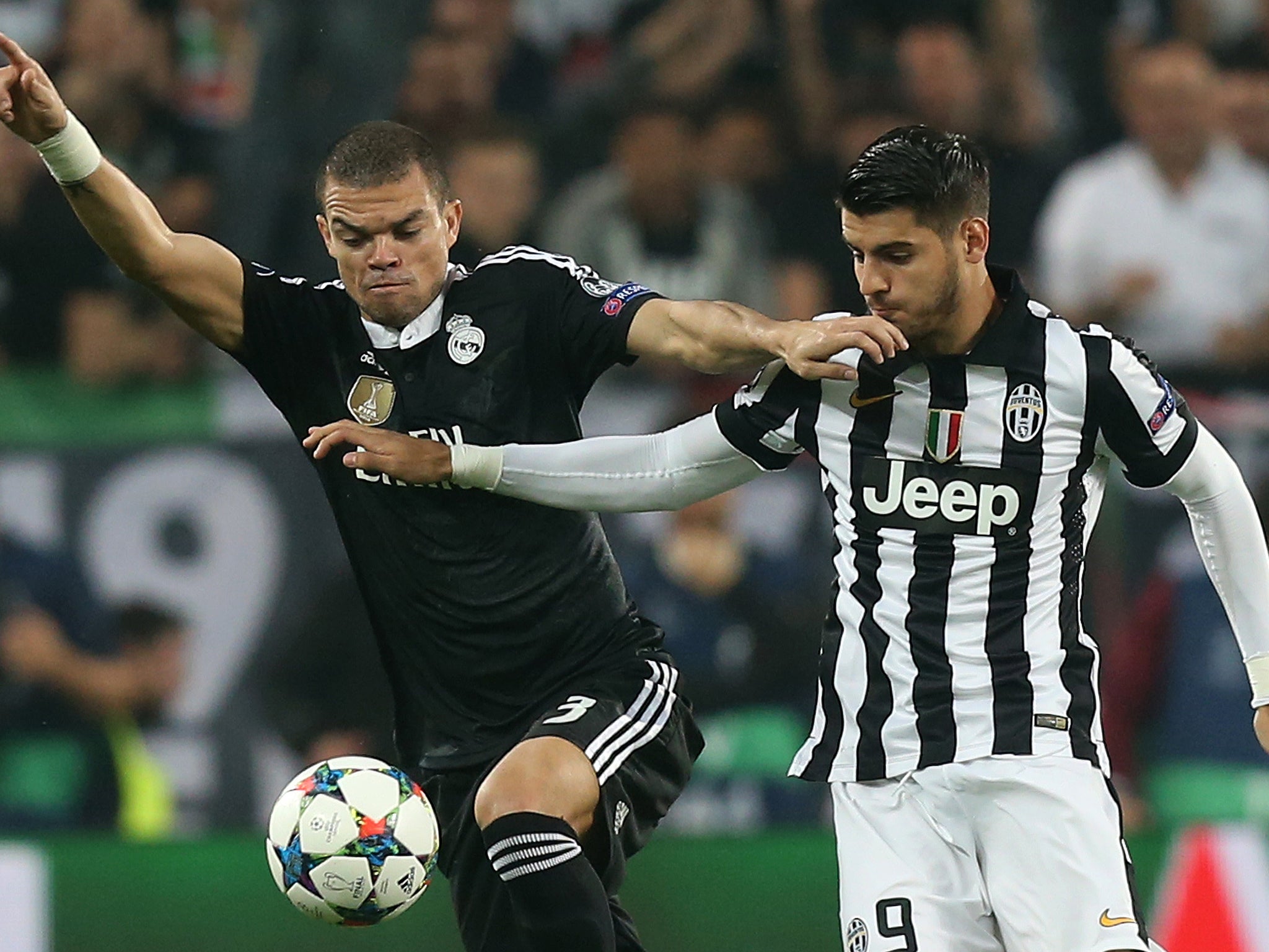 Pepe and Morata compete for the ball