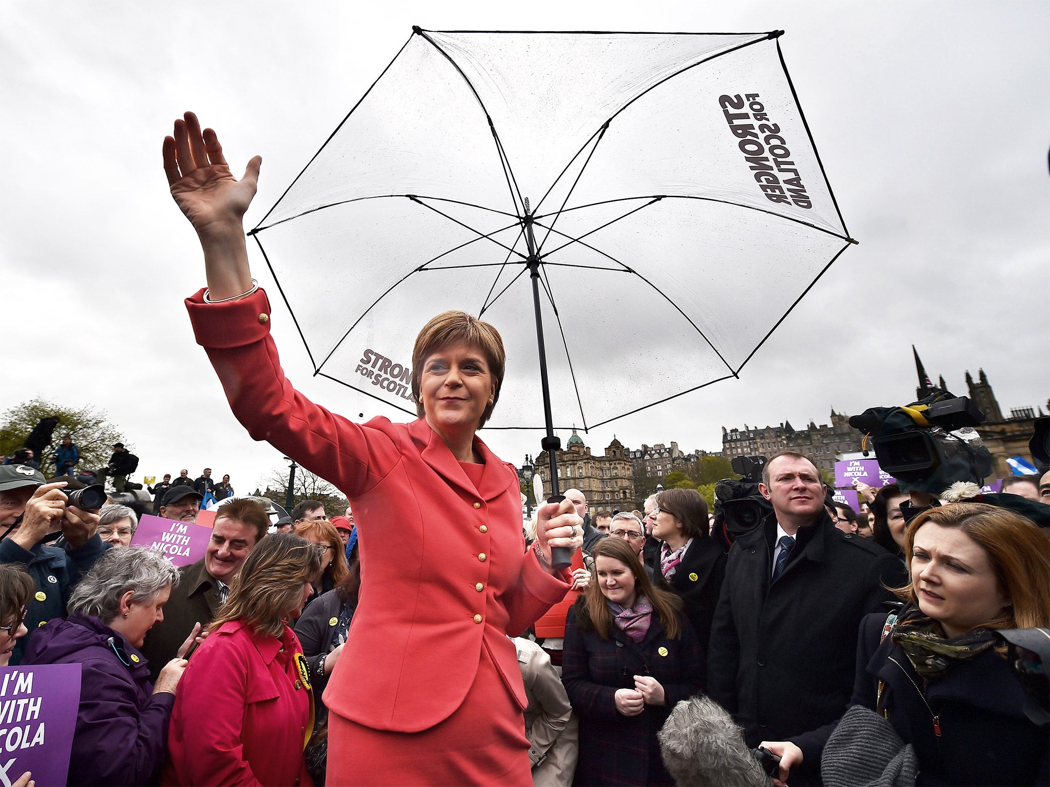 Nicola Sturgeon marked the final day of campaigning with a speech to activists at the Mound in Edinburgh