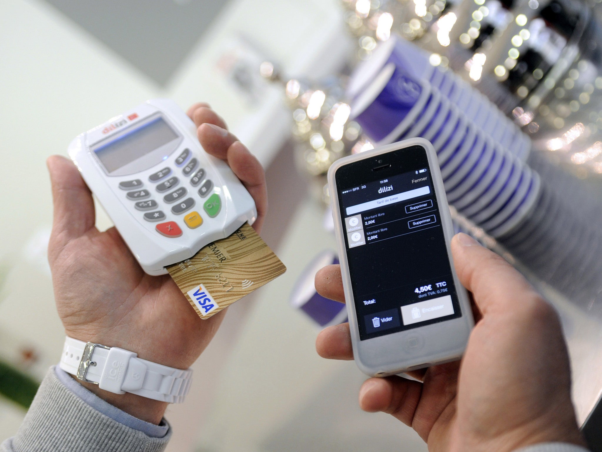 A merchant uses the French 'Dilizi' system, that allows card payments via a mobile phone