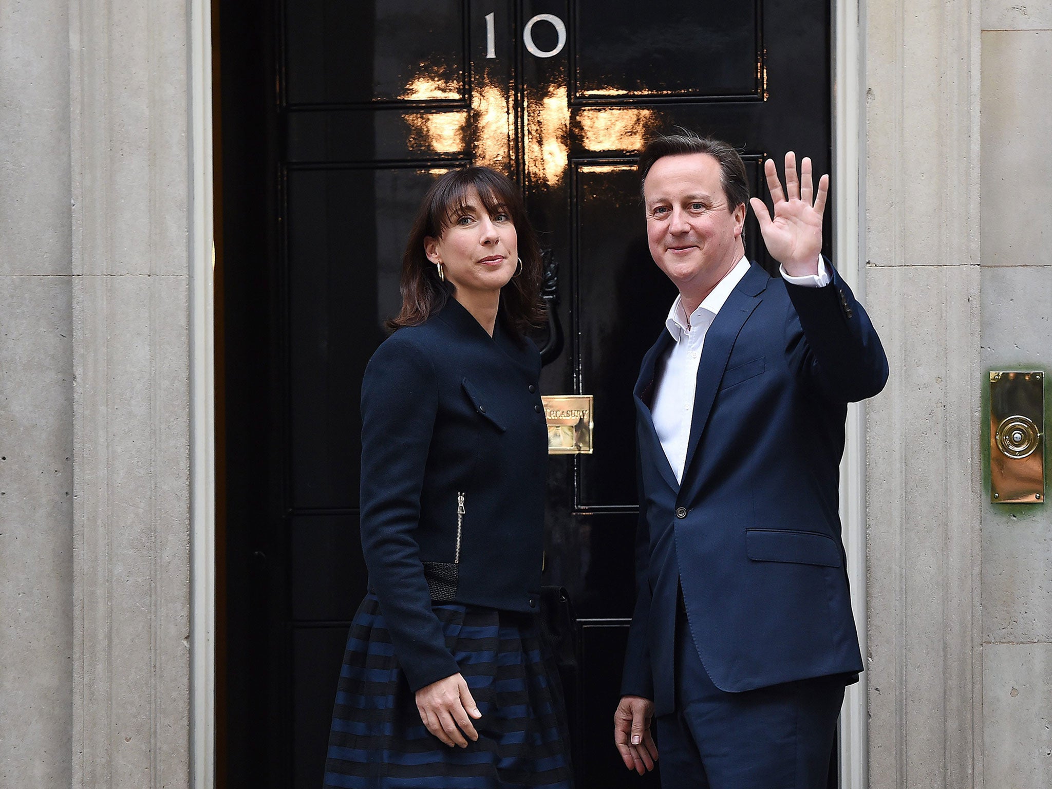 British Prime Minister David Cameron and his wife Samantha arrive to N10 Downing street in London