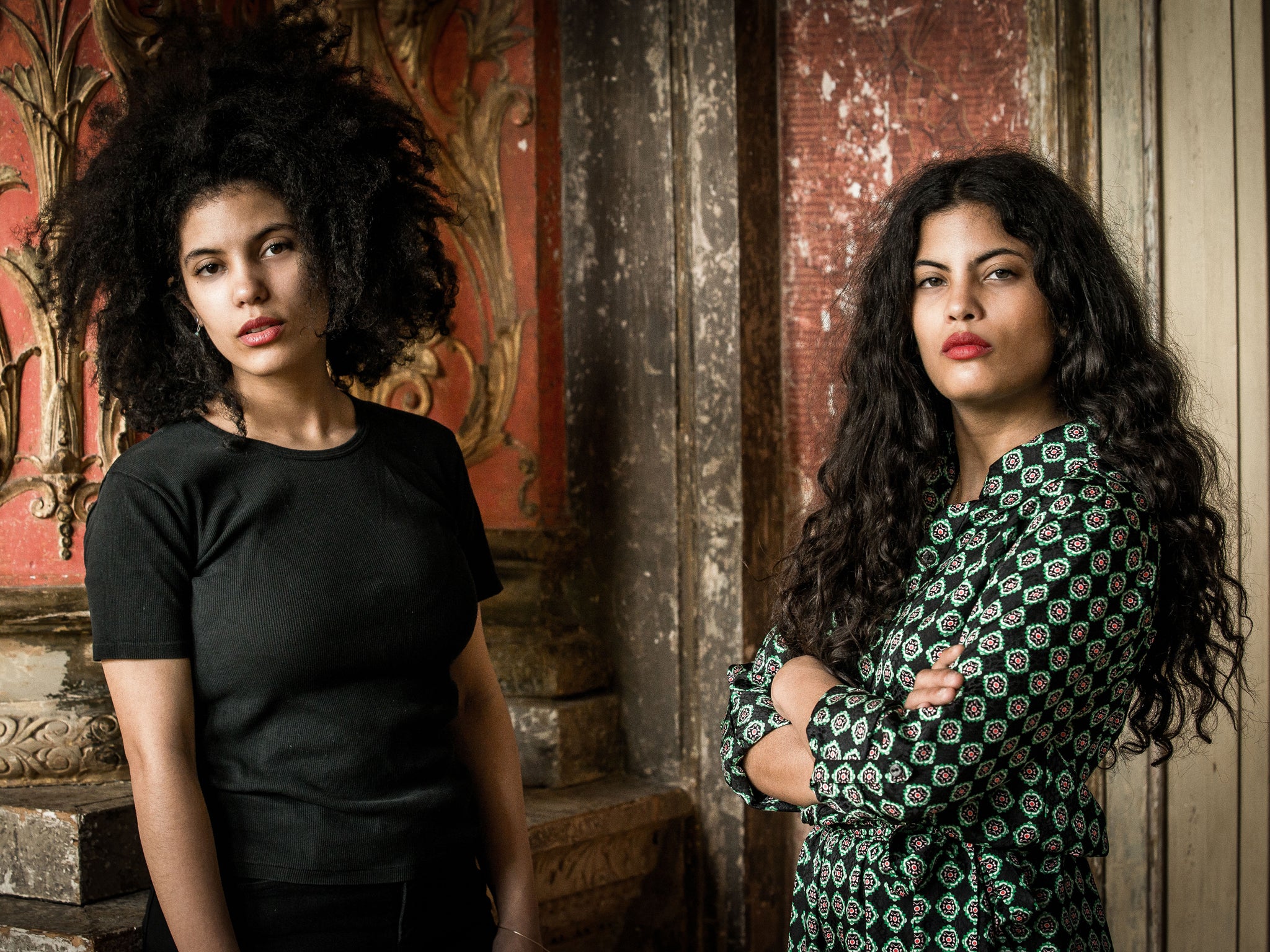 Lisa-Kaindé Diaz (left) and her percussionist twin Naomi (Right) form the duo Ibeyi