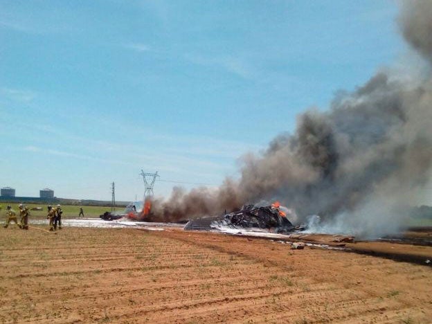 The wrekage of an Airbus A400 military plane which crashed in the San Pablo airport in Seville
