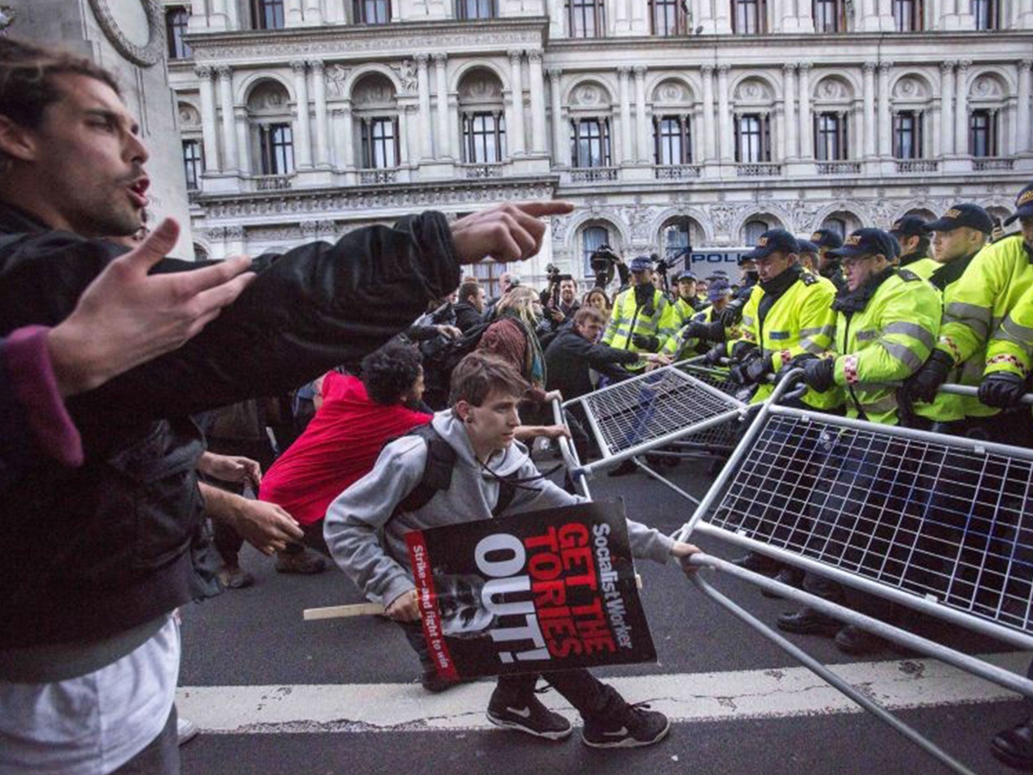 Police eventually kettled protesters in Downing Street