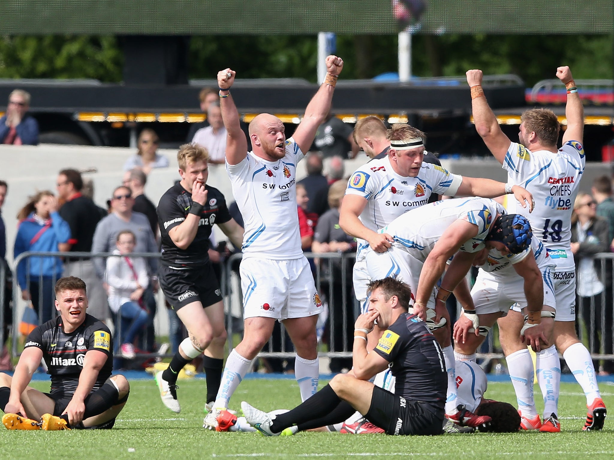 Exeter Chiefs celebrate their victory in the Aviva Premiership match against Saracens