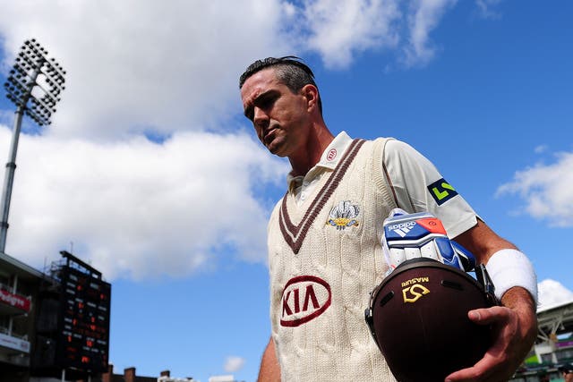 Kevin Pietersen leaves the field after being left stranded on 355 not out